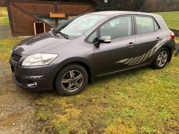 Auris 1,4 D-4D 90 DPF Young Young