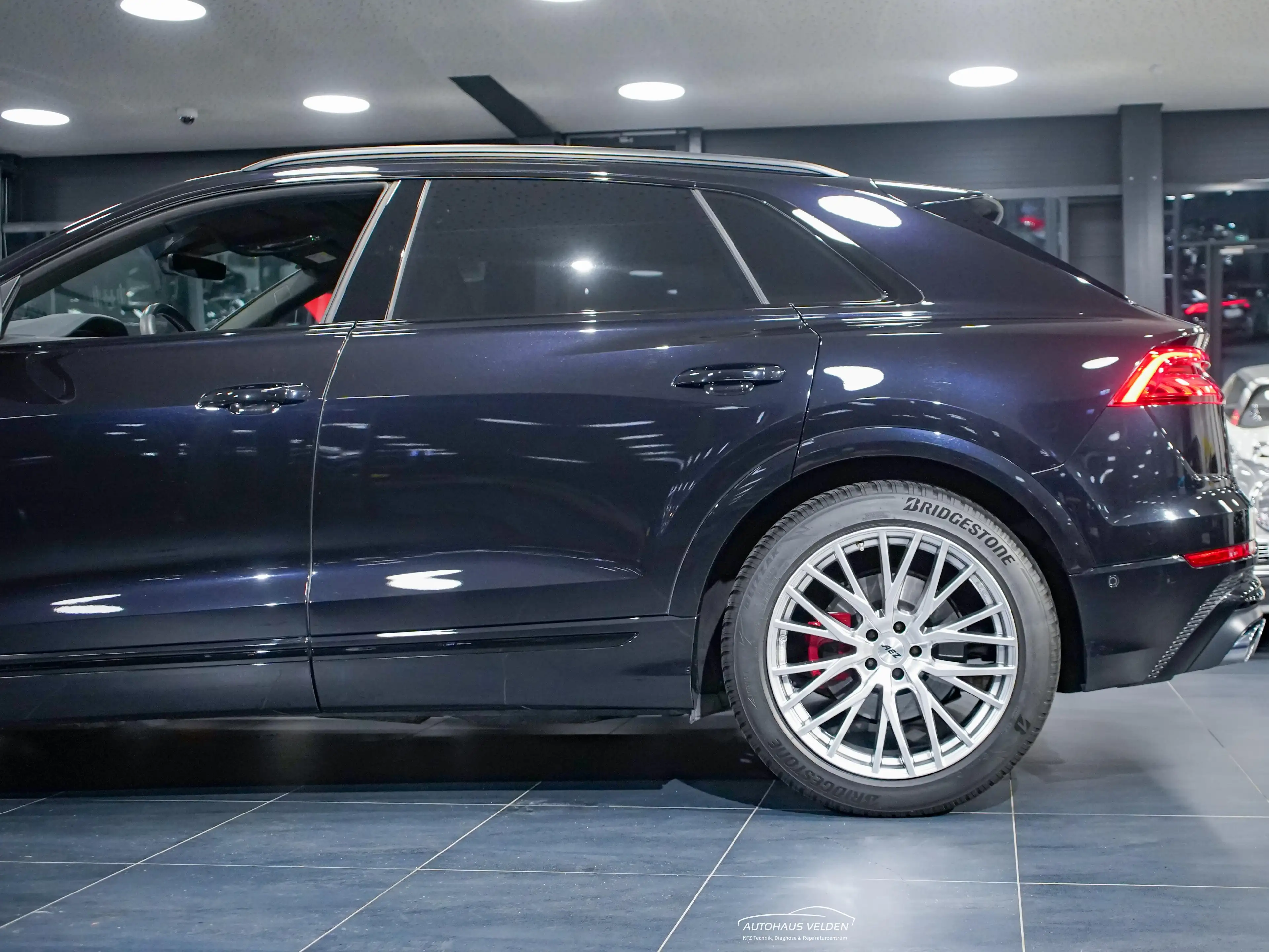 Audi SQ8 4.0 TDI quattro — photo 11