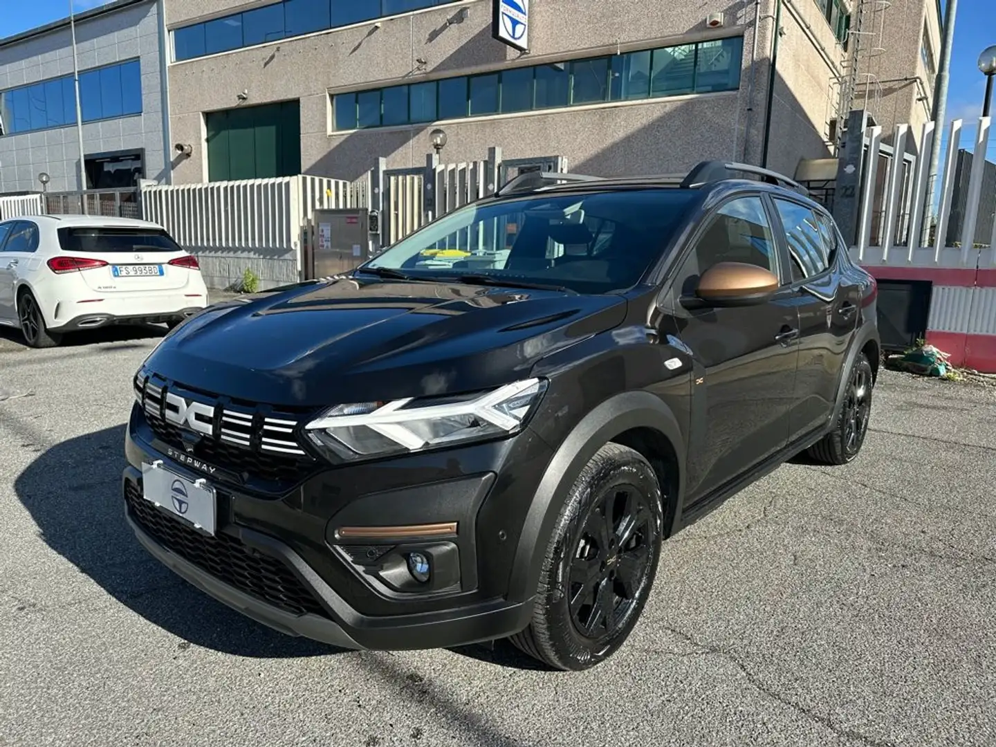 Dacia Sandero Stepway 1.0 TCe ECO-G Extreme Up Schwarz - 1