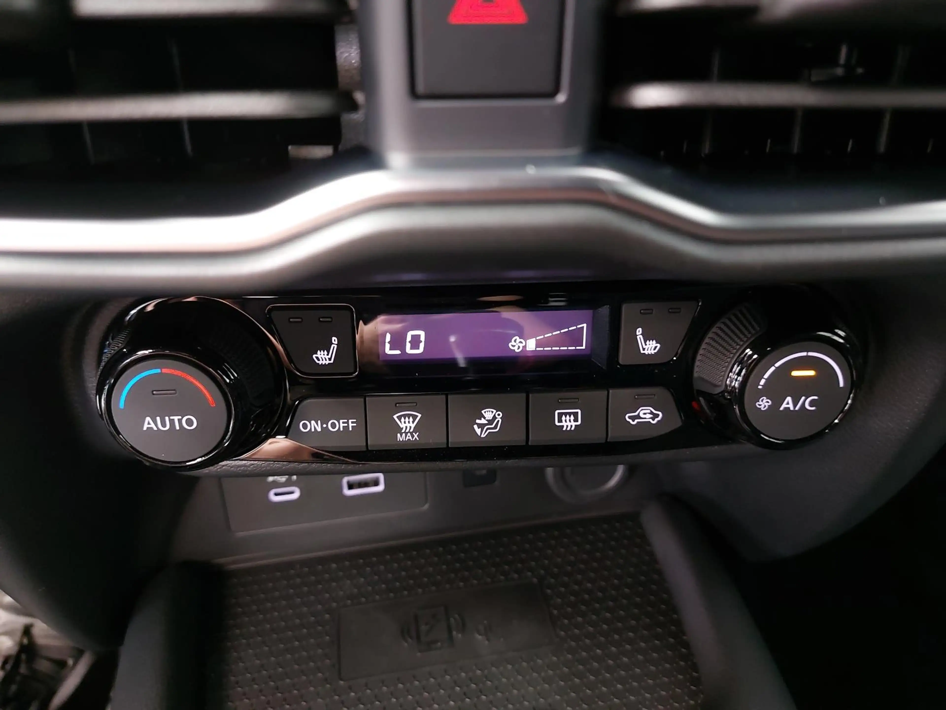 Nissan Juke JUKE 1.0 DIG-T 5T N-CONNECTA WINTER — photo 12