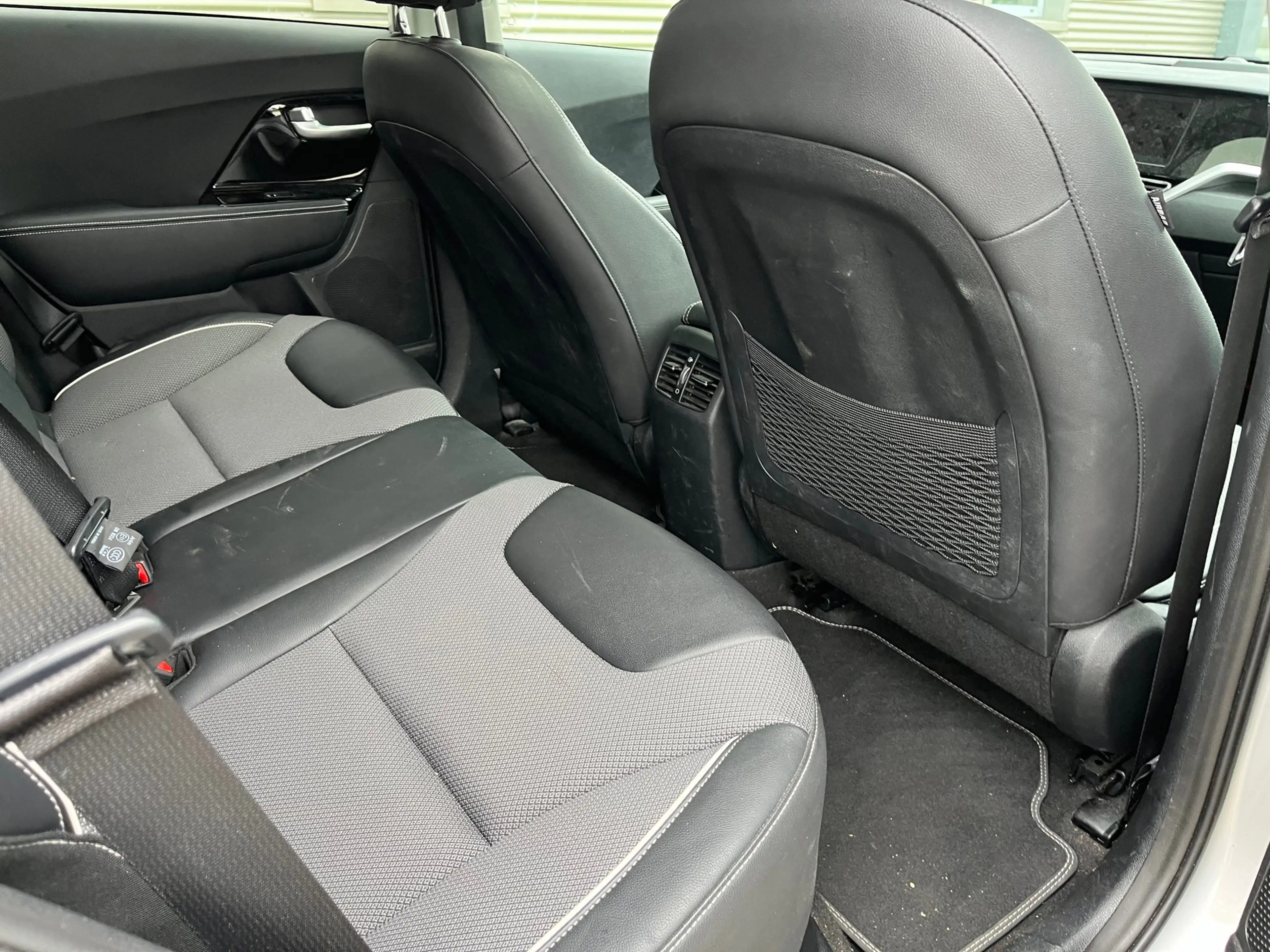 Kia e-Niro DynamicPlusLine 64 kWh/ bijgeluid motor/ SOH 99,4 — photo 11
