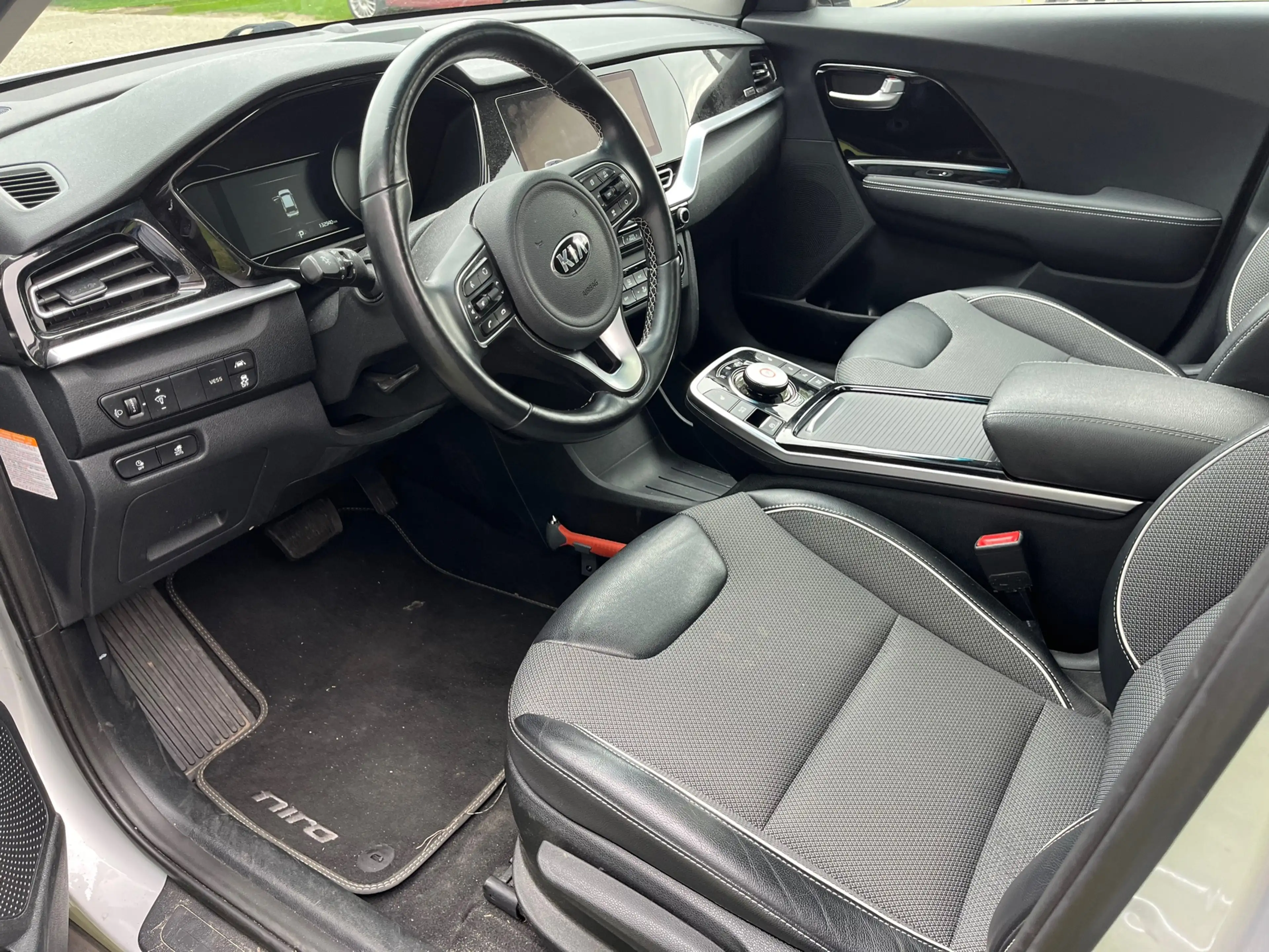 Kia e-Niro DynamicPlusLine 64 kWh/ bijgeluid motor/ SOH 99,4 — photo 8