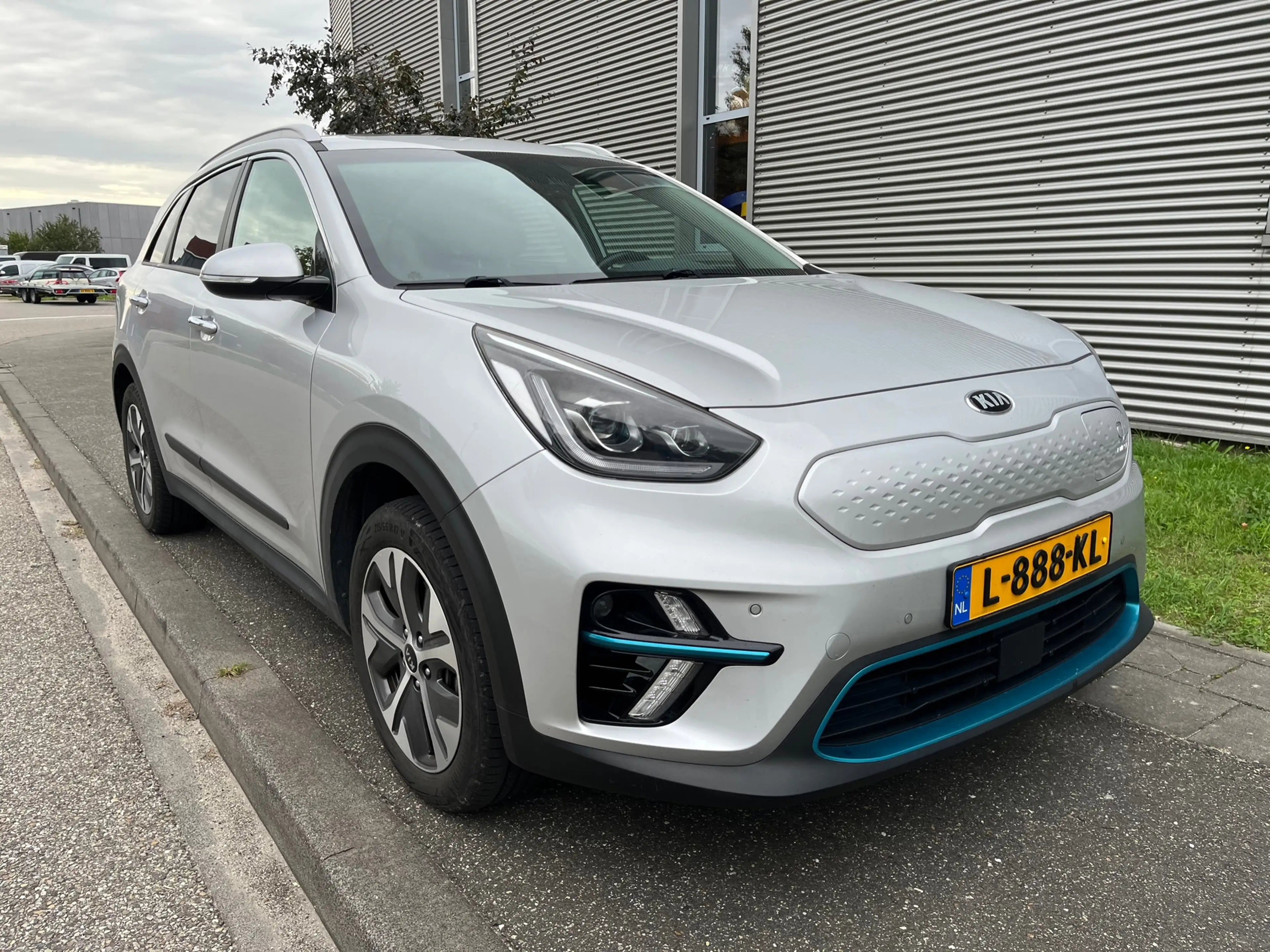 Kia e-Niro DynamicPlusLine 64 kWh/ bijgeluid motor/ SOH 99,4 — photo 3