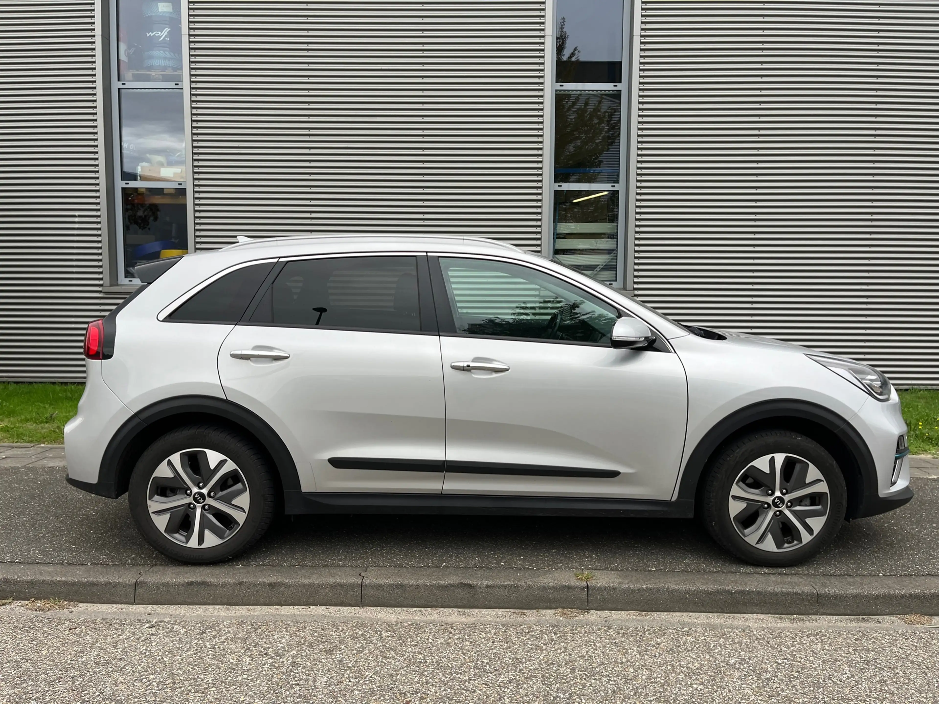 Kia e-Niro DynamicPlusLine 64 kWh/ bijgeluid motor/ SOH 99,4 — photo 4