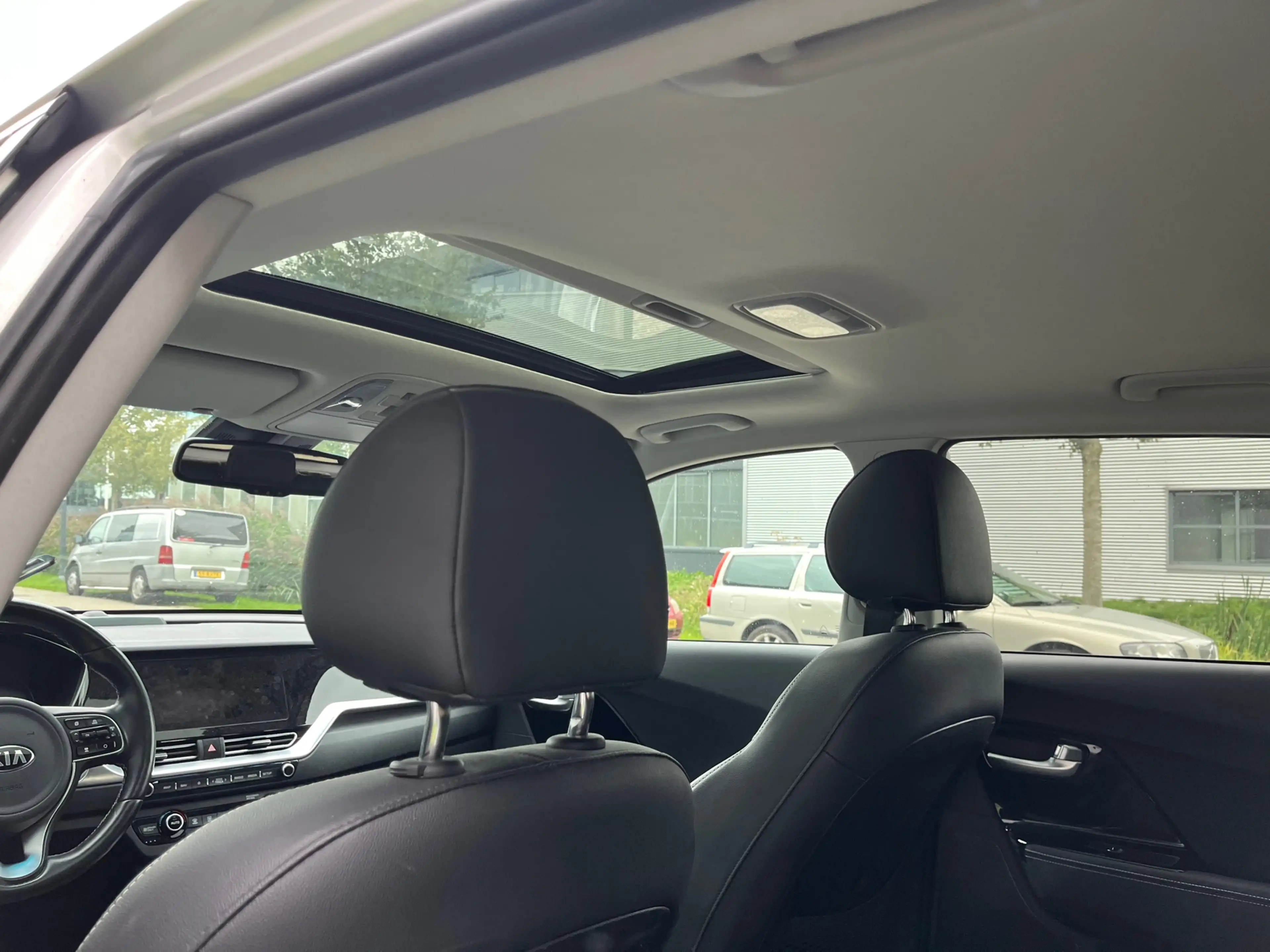 Kia e-Niro DynamicPlusLine 64 kWh/ bijgeluid motor/ SOH 99,4 — photo 14