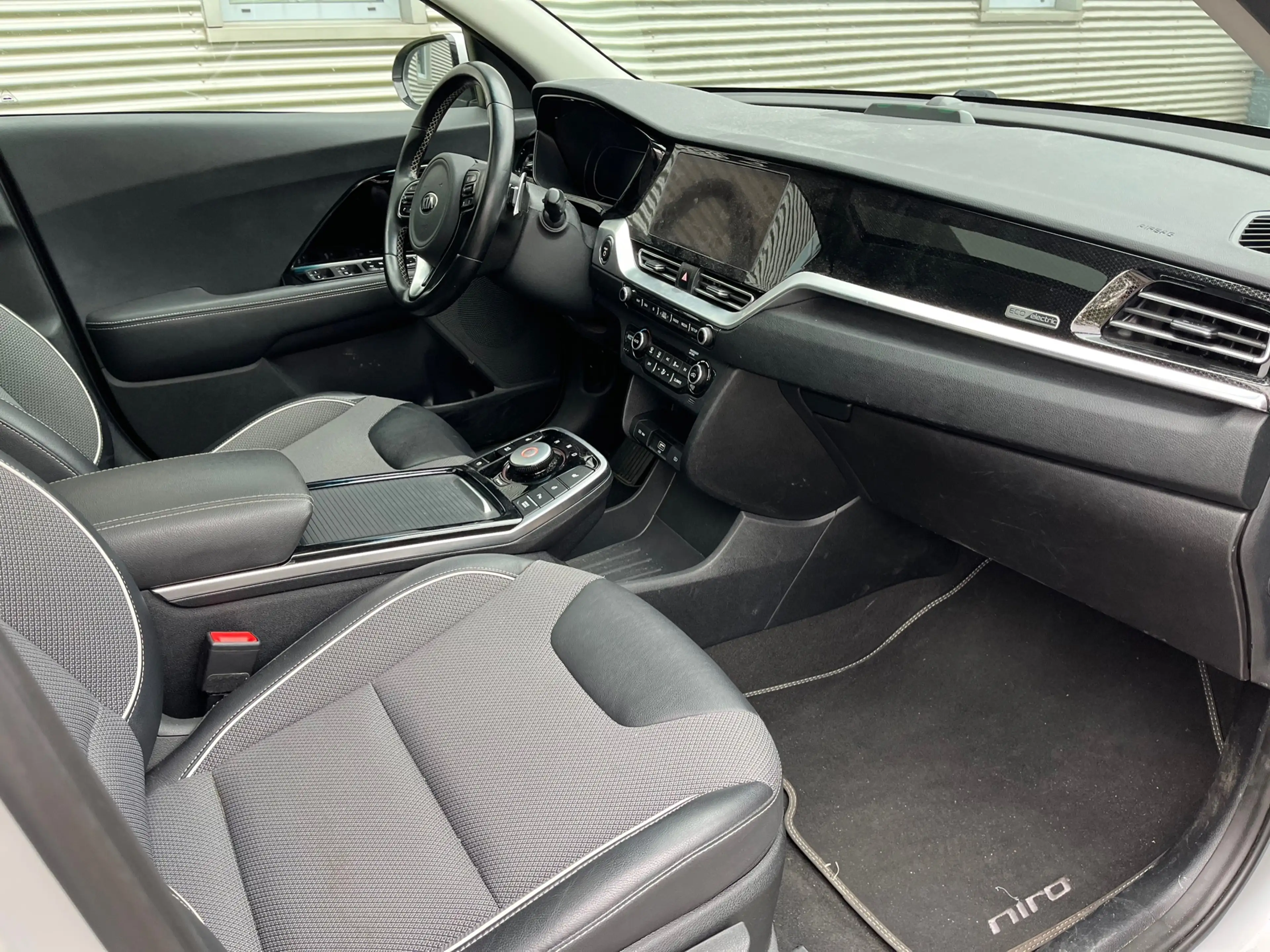 Kia e-Niro DynamicPlusLine 64 kWh/ bijgeluid motor/ SOH 99,4 — photo 12