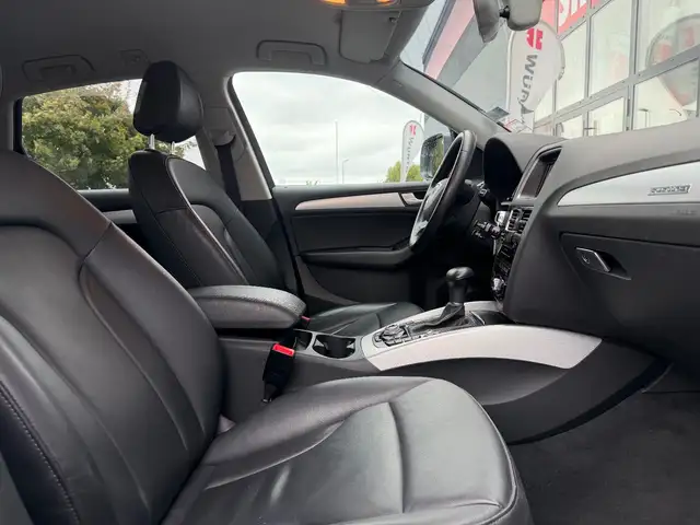 Audi Q5 view 10