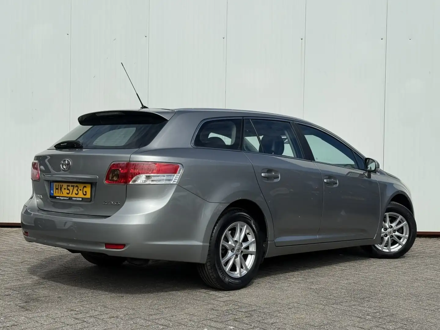 Toyota Avensis Wagon 1.8 VVTi Business Automaat Navi Clima Grijs - 2