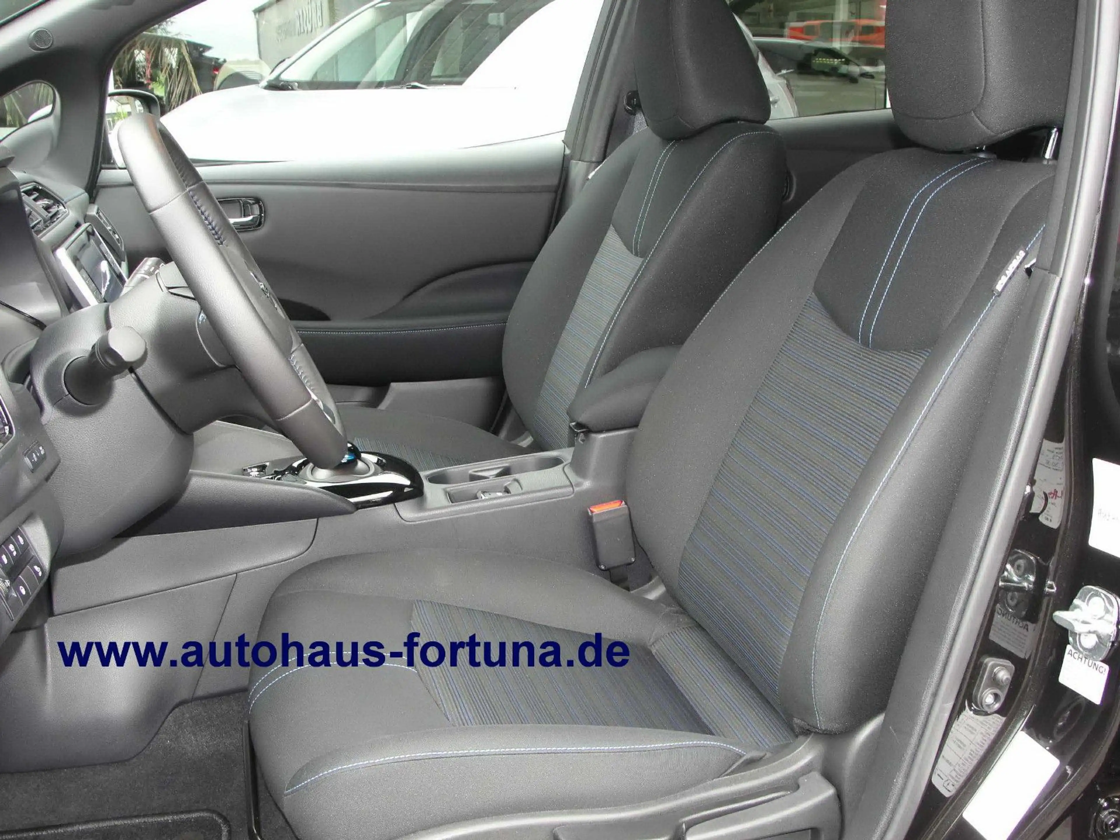 Nissan Leaf N-Connecta 40 kwh Kamera E-Pedal Winterpak — photo 8