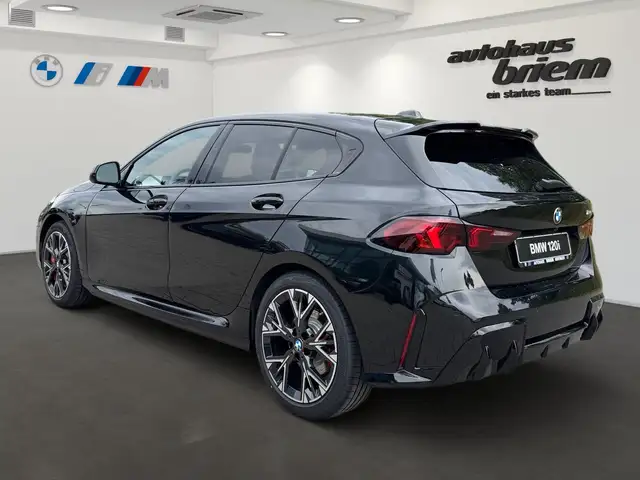 BMW 1 Series view 4