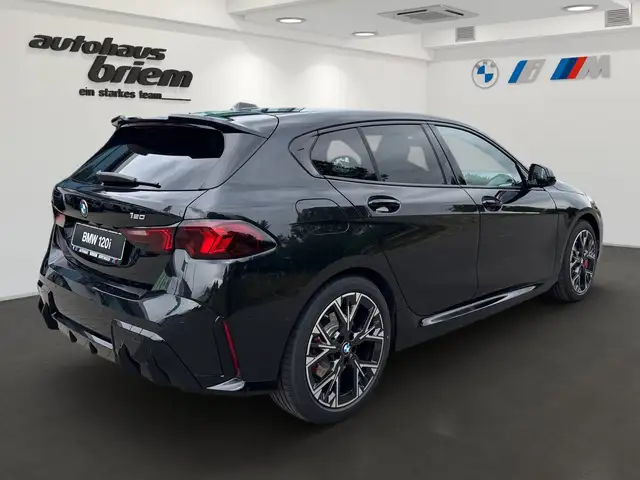 BMW 1 Series view 3