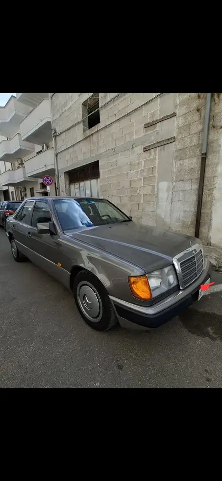 Mercedes-Benz E 200 (124), foto 2