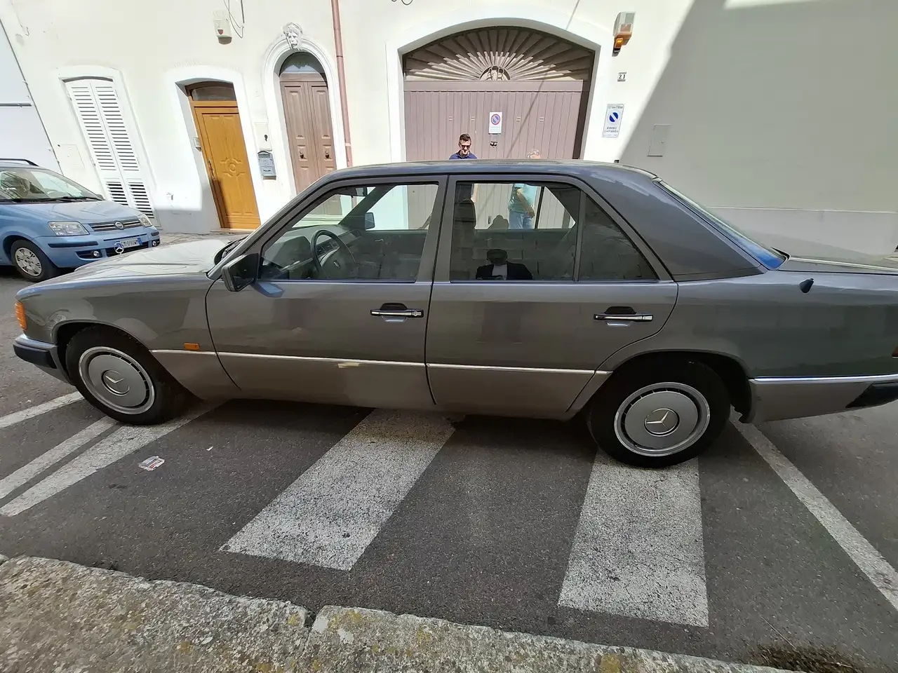 Mercedes-Benz E 200 (124), foto 10