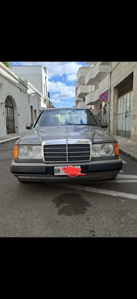 Mercedes-Benz E 200 (124), foto 1