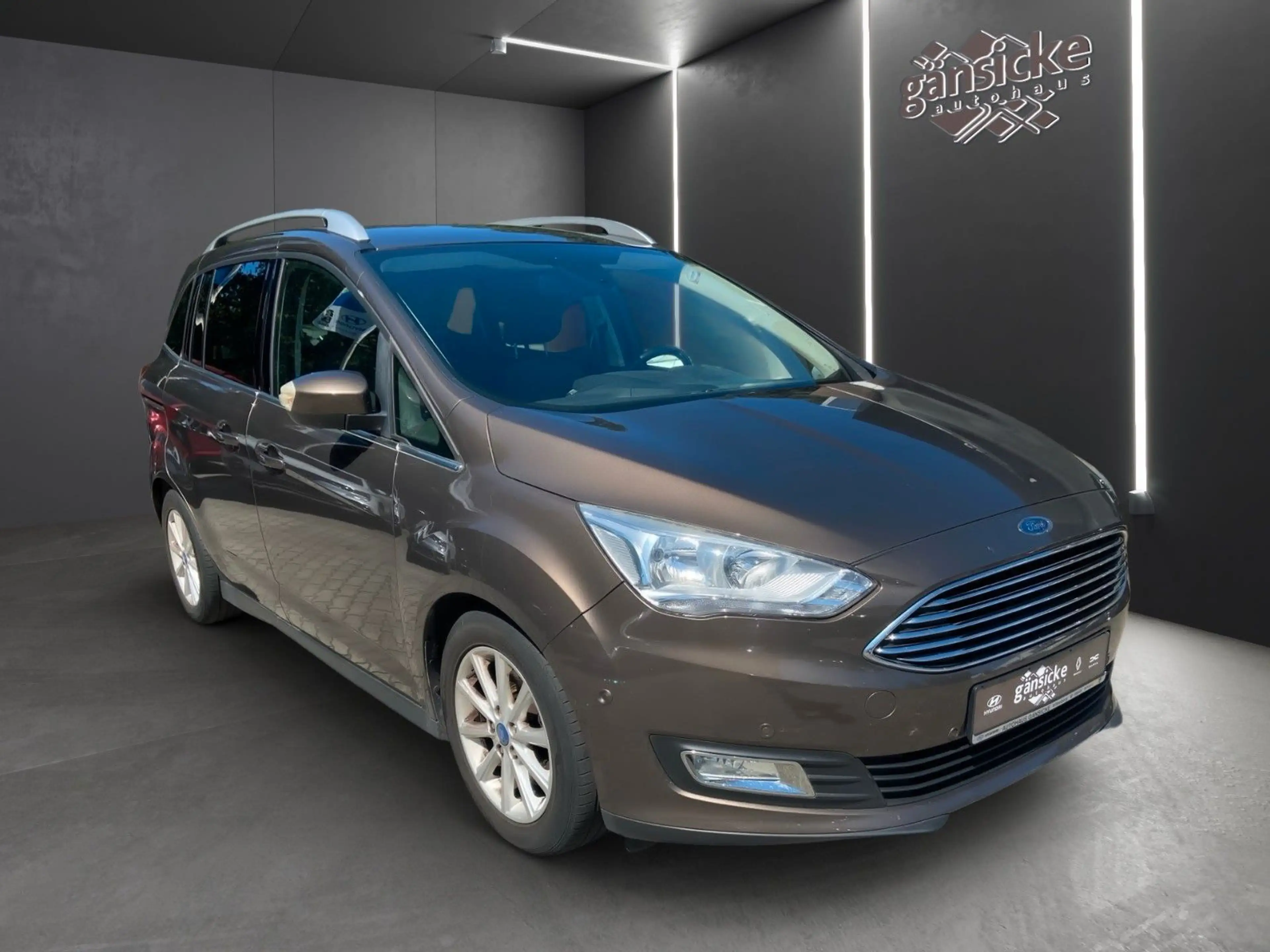 Ford C-Max 1,0 EcoBoost 92kW Titanium — photo 2