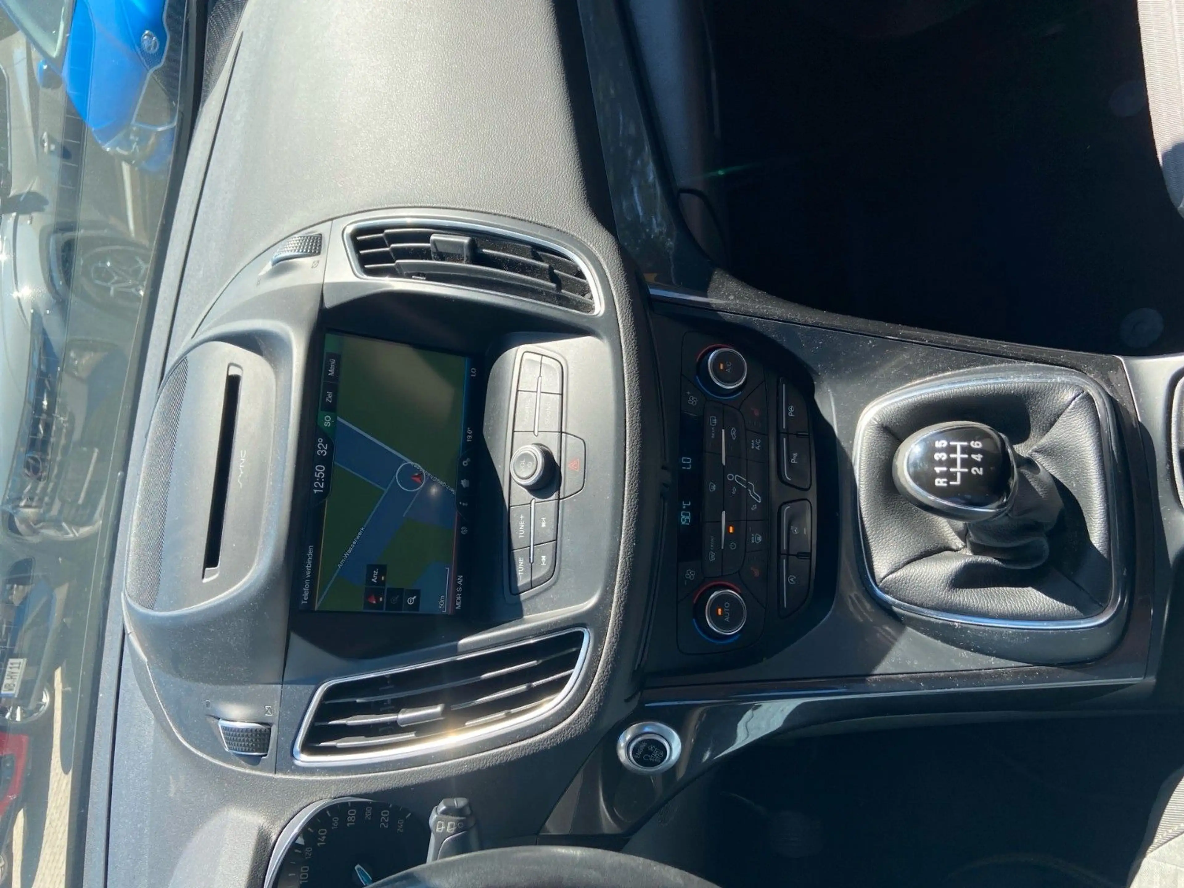 Ford C-Max 1,0 EcoBoost 92kW Titanium — photo 10