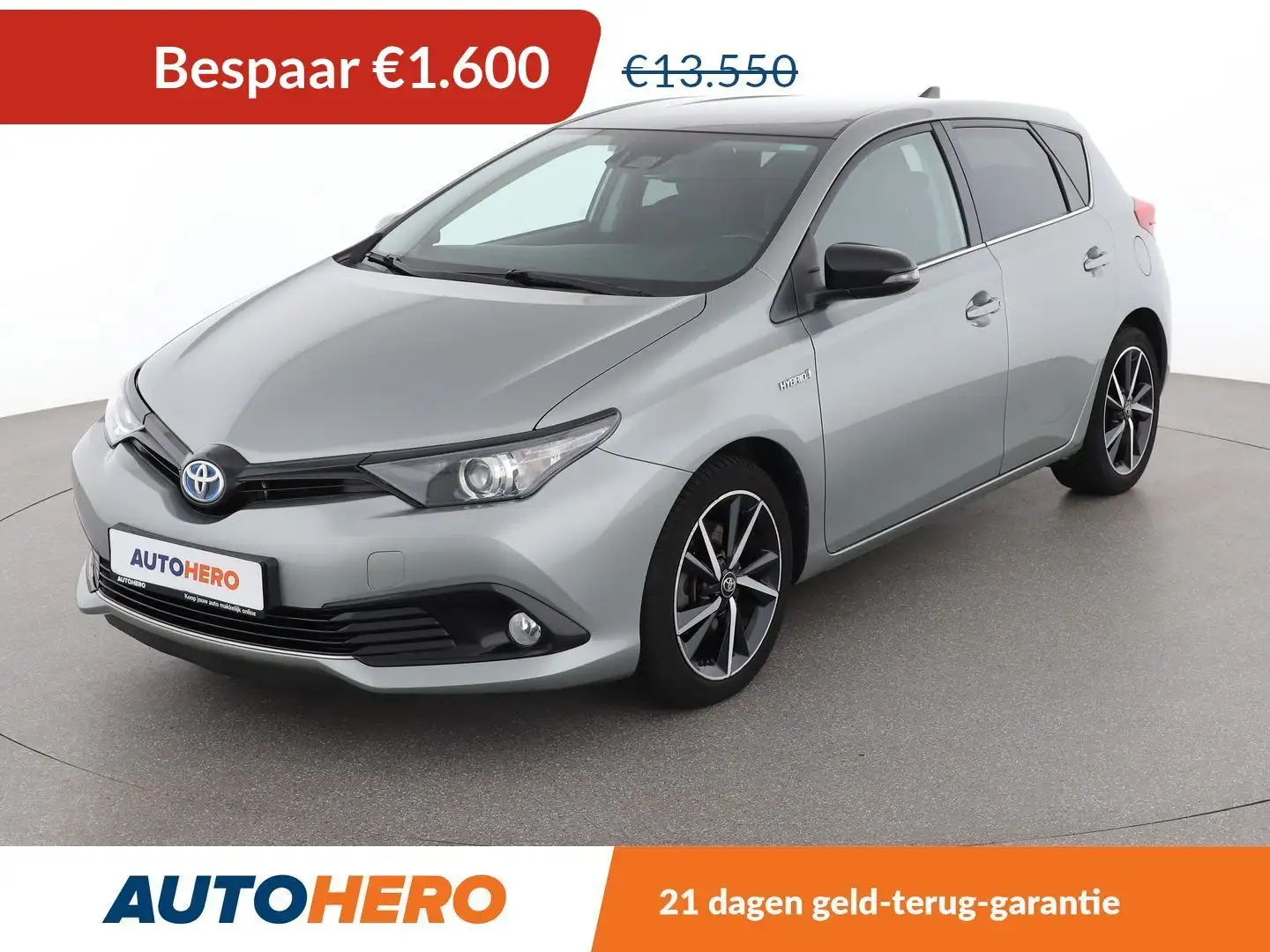 Toyota Auris 1.8 Hybrid Active Grijs - 1