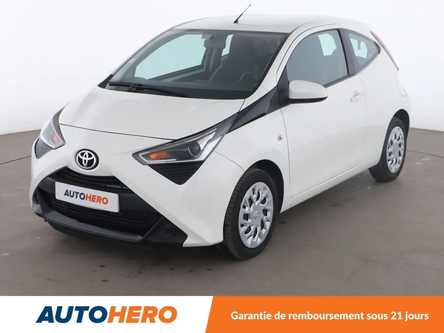 Toyota Aygo 1.0 VVT-i X-Play X-Shift Blanc - 1
