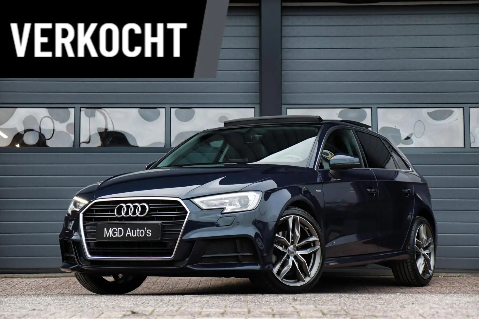 Audi A3 Sportback 1.5 TFSI CoD S-Line /LED/PANODAK/CARPLAY Bleu - 1