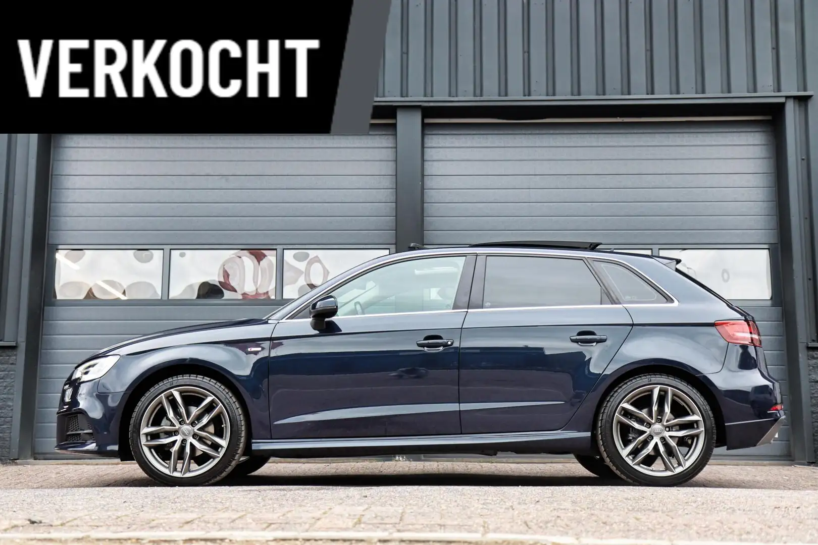 Audi A3 Sportback 1.5 TFSI CoD S-Line /LED/PANODAK/CARPLAY Bleu - 2