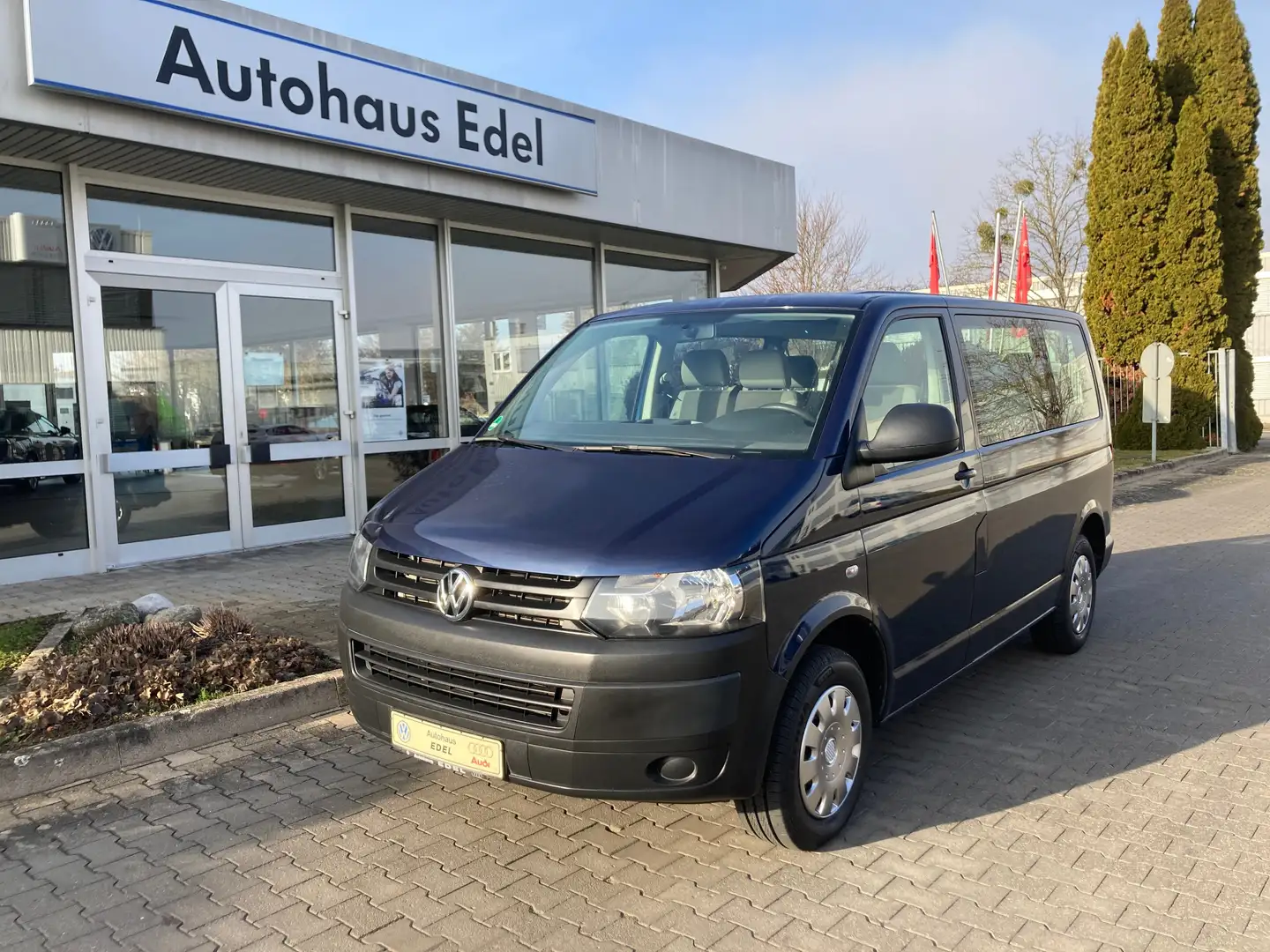 Volkswagen T5 Transporter 2.0 TDI Kombi KR:3000mm, 9-Sitzer,AHK,Klima,NAVI, Bleu - 2