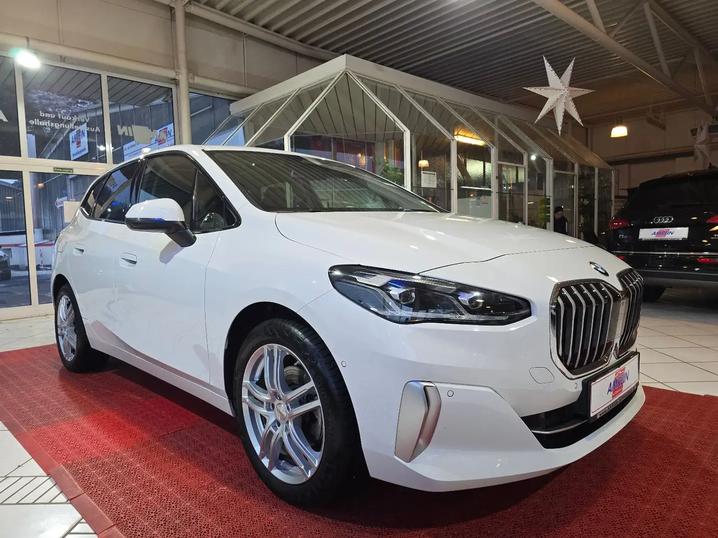 BMW 218 218d Act Tour Luxury Line+PANO+AHK+Garantie Weiß - 2
