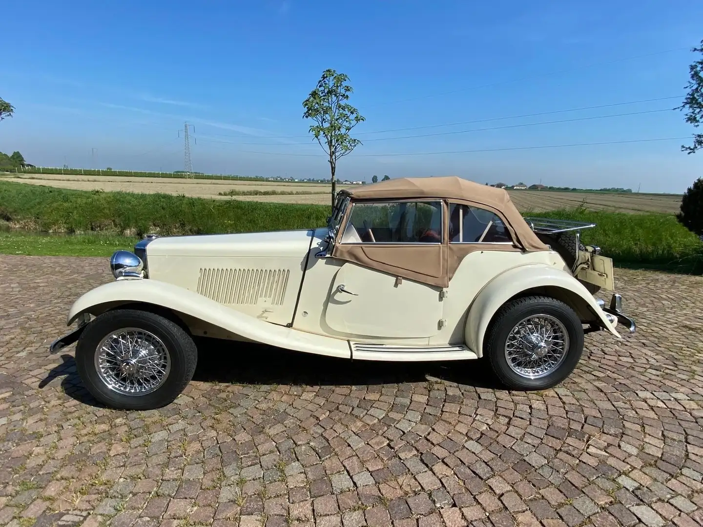 MG TD Béžová - 1