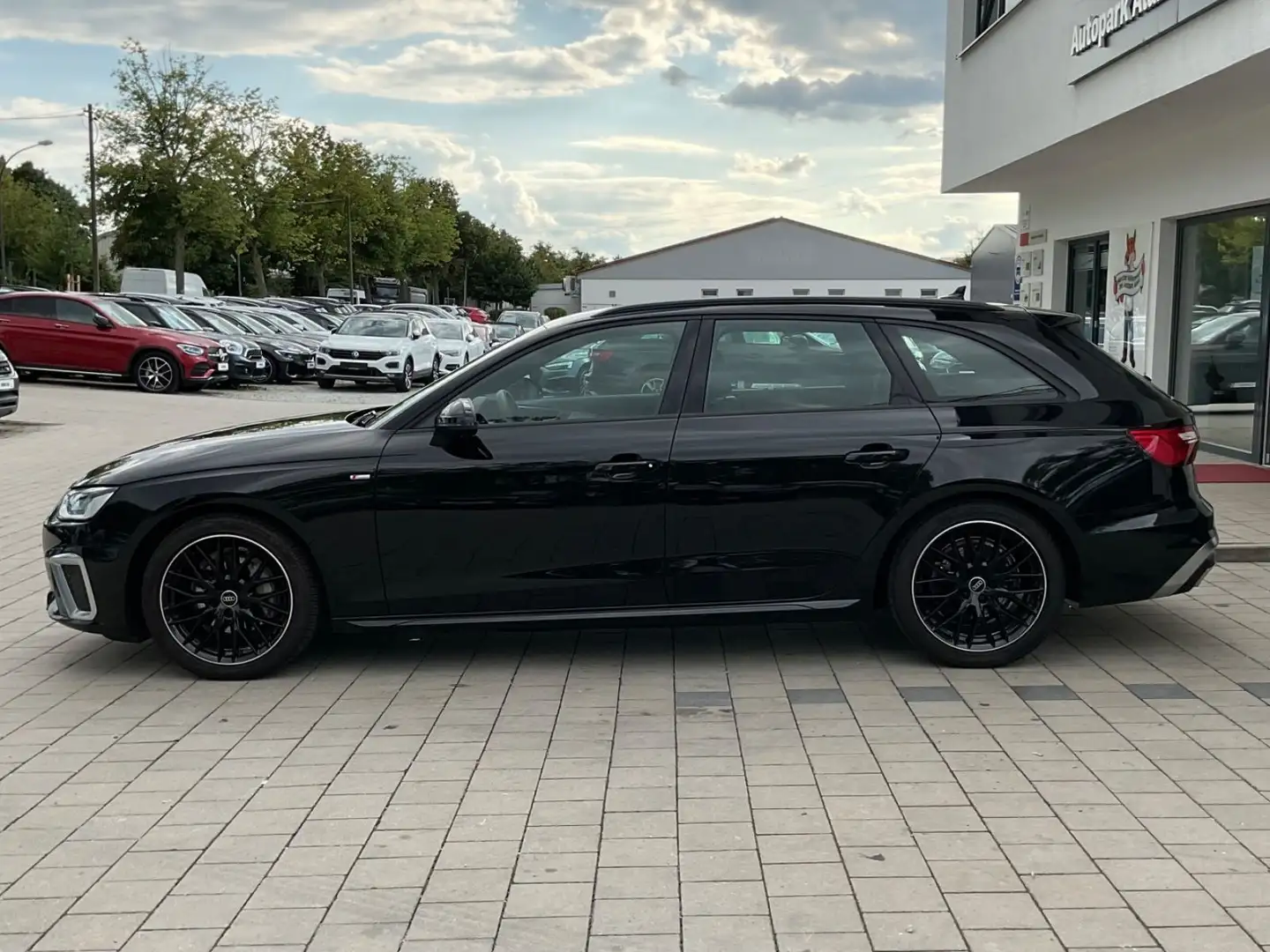 Audi A4 Avant 40 TFSI S line ACC DAB LED Leder Sound Schwarz - 2