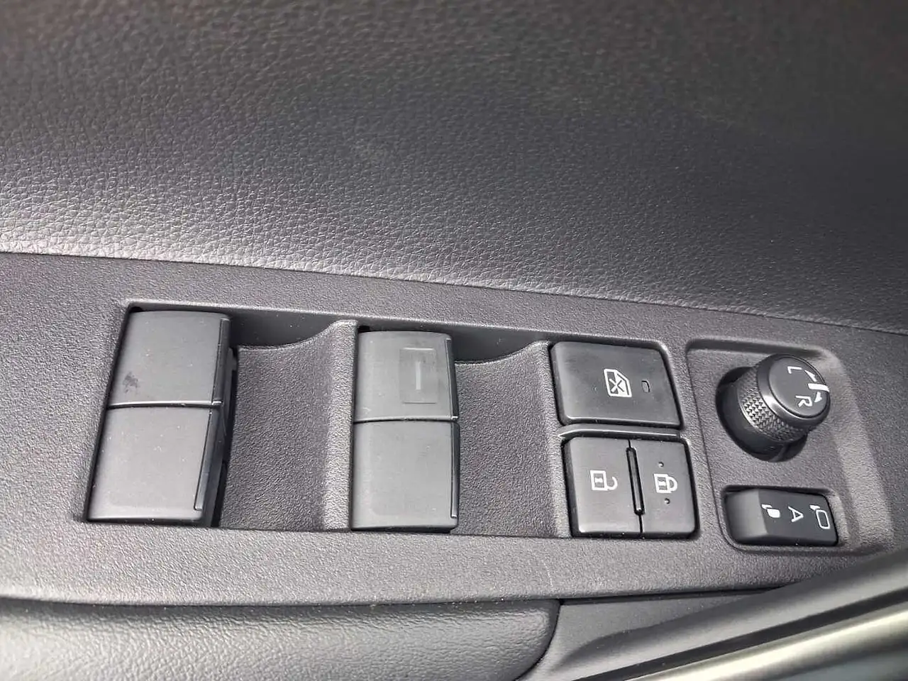 Toyota Corolla Cross 2.0 Hybrid Elegant 16