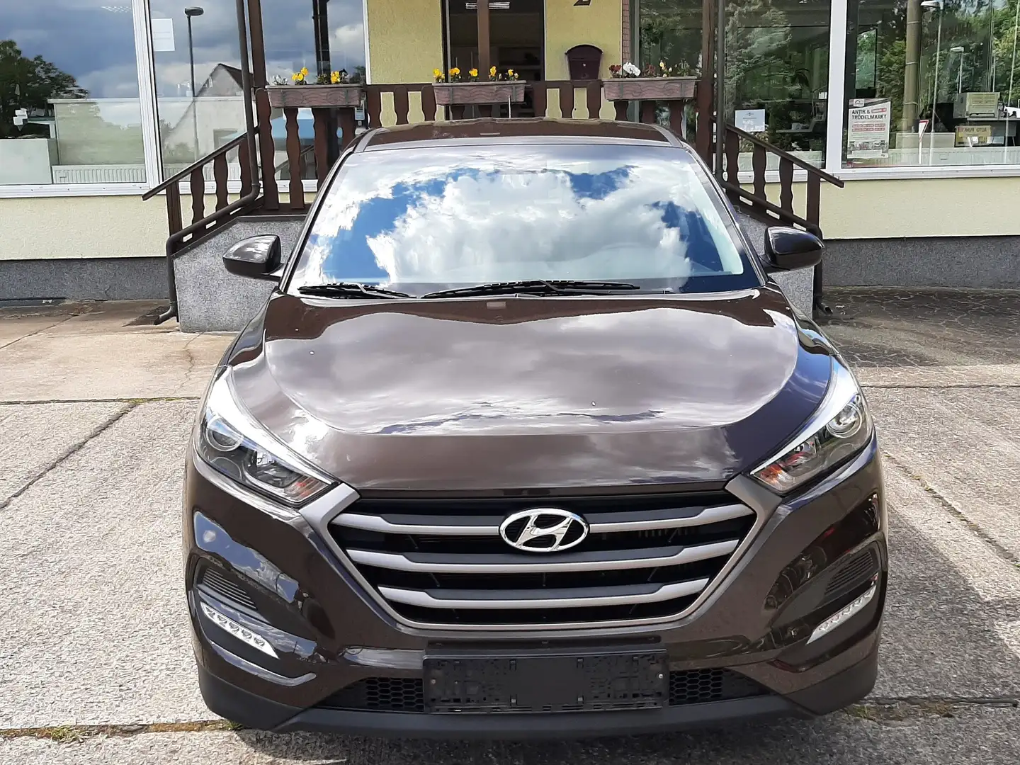 Hyundai TUCSON Go 2WD Braun - 1