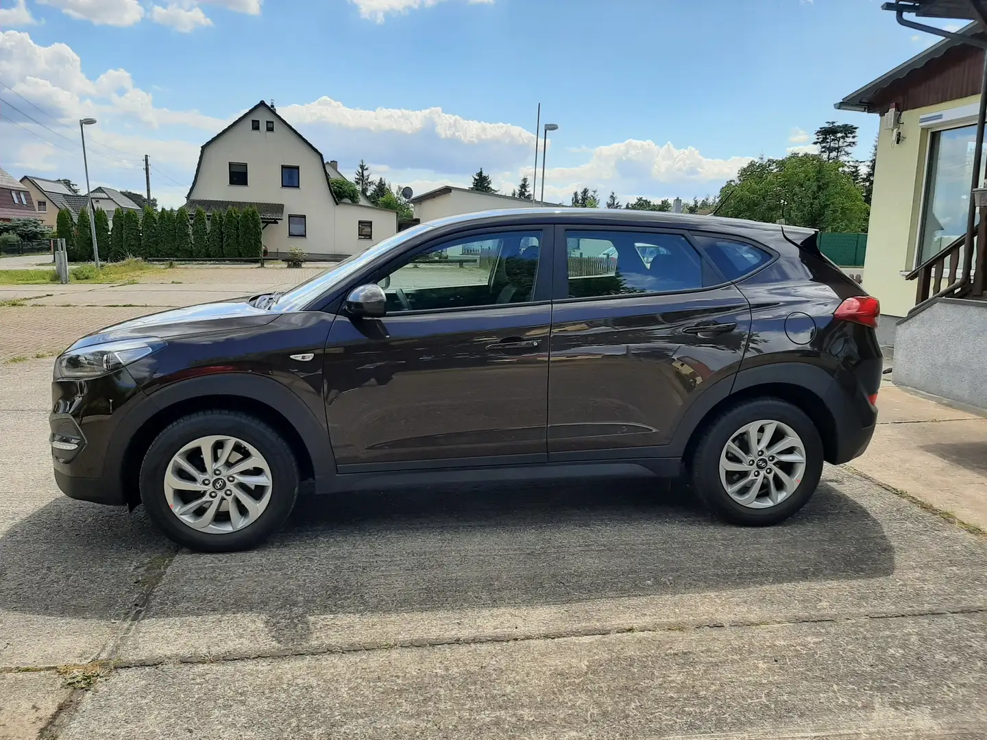 Hyundai TUCSON Go 2WD Braun - 2
