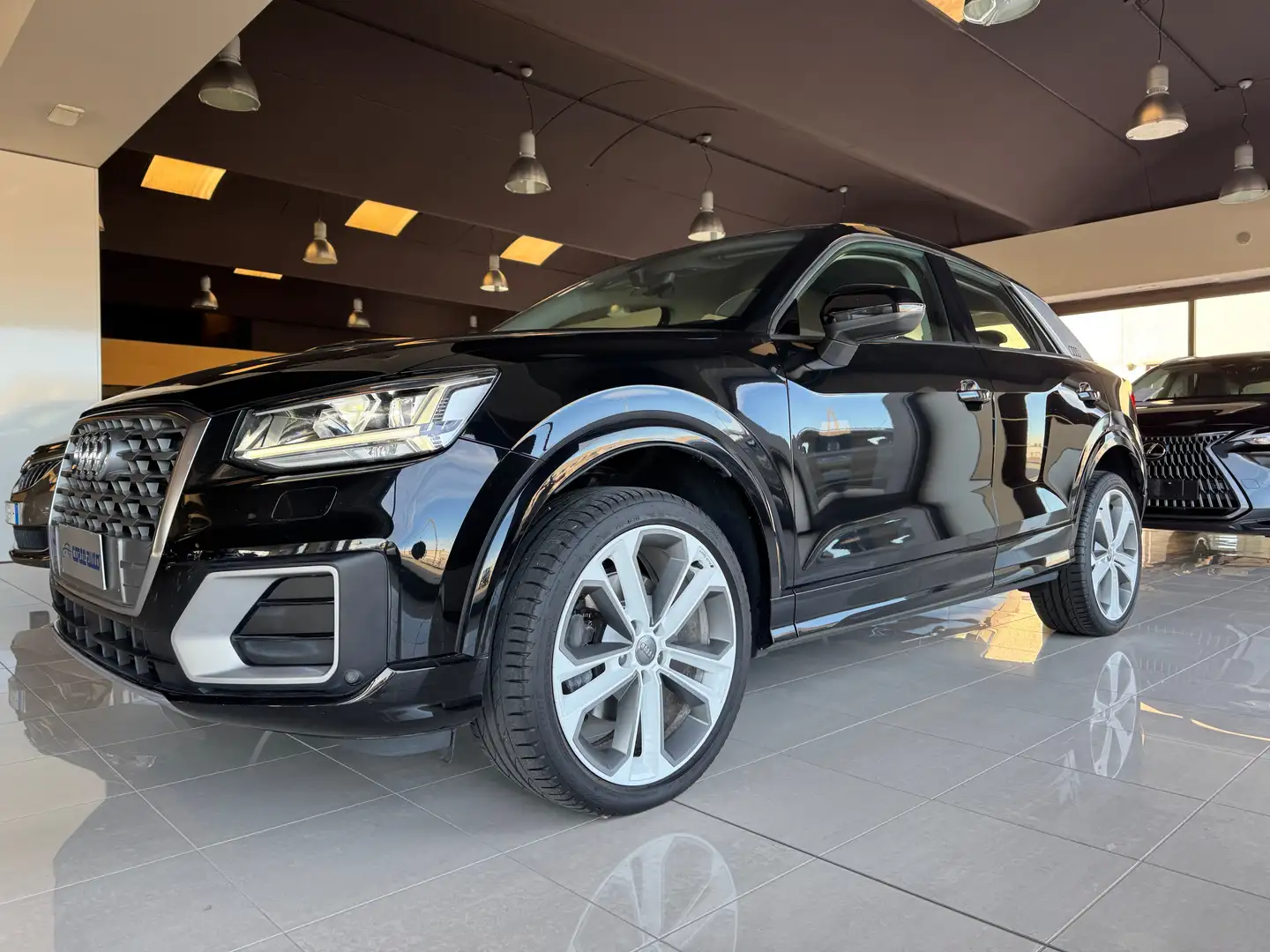 Audi Q2 35 TDI S line Edition 150 CV 19'' NAVI FULL LED Schwarz - 1