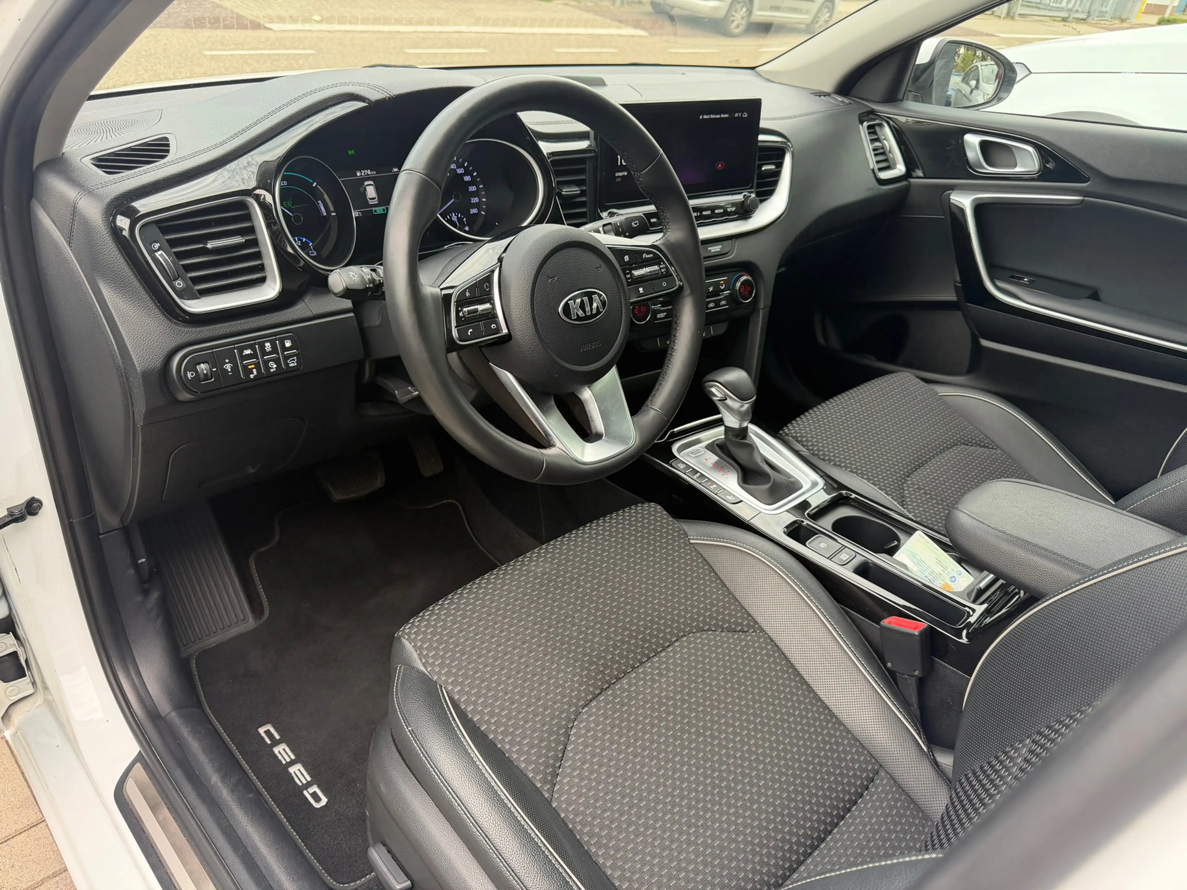 Kia Ceed SW / cee'd SW Sportswagon 1.6 GDI PHEV DynamicPlusLine TREKHAAK — photo 3