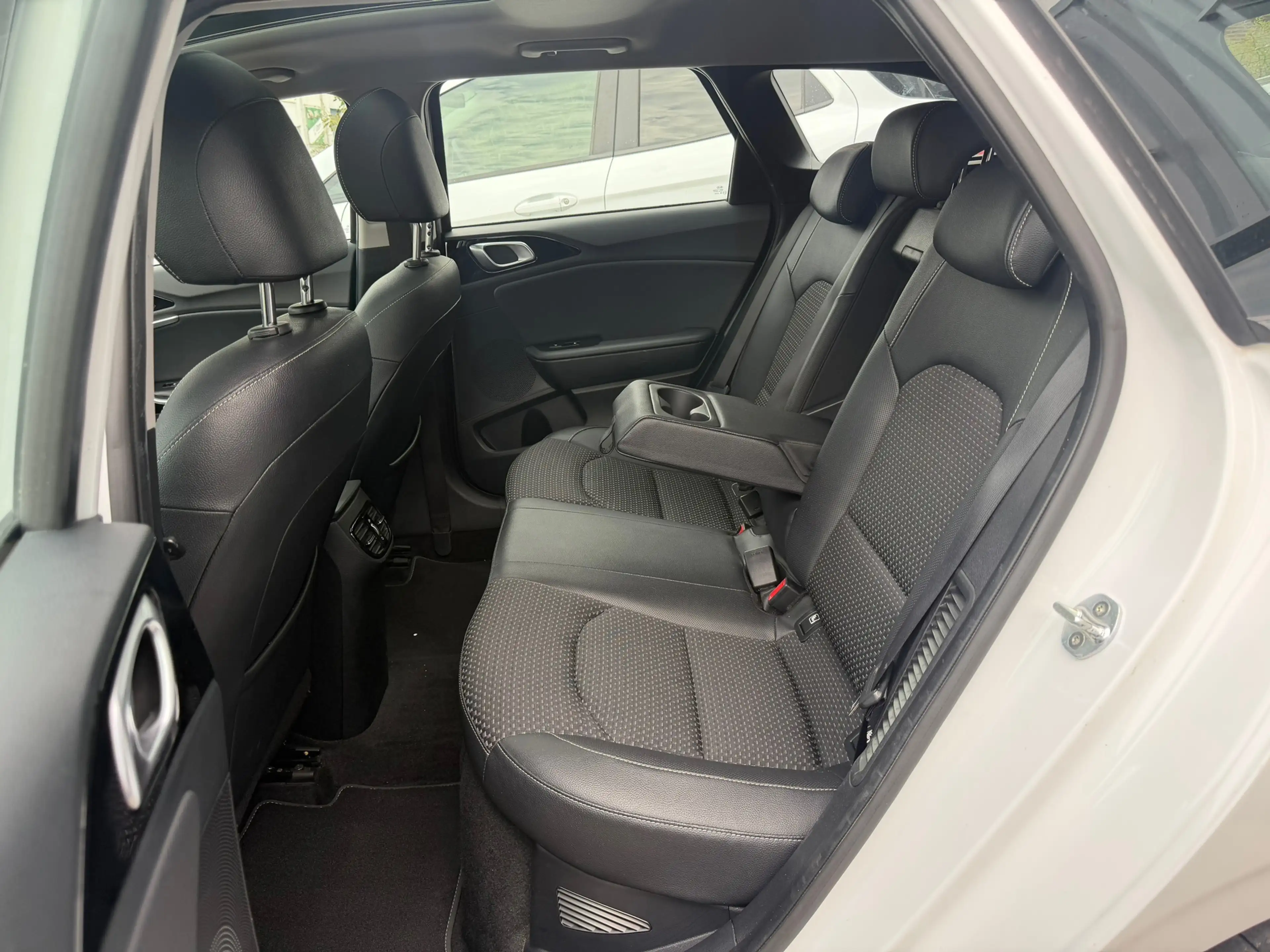 Kia Ceed SW / cee'd SW Sportswagon 1.6 GDI PHEV DynamicPlusLine TREKHAAK — photo 12