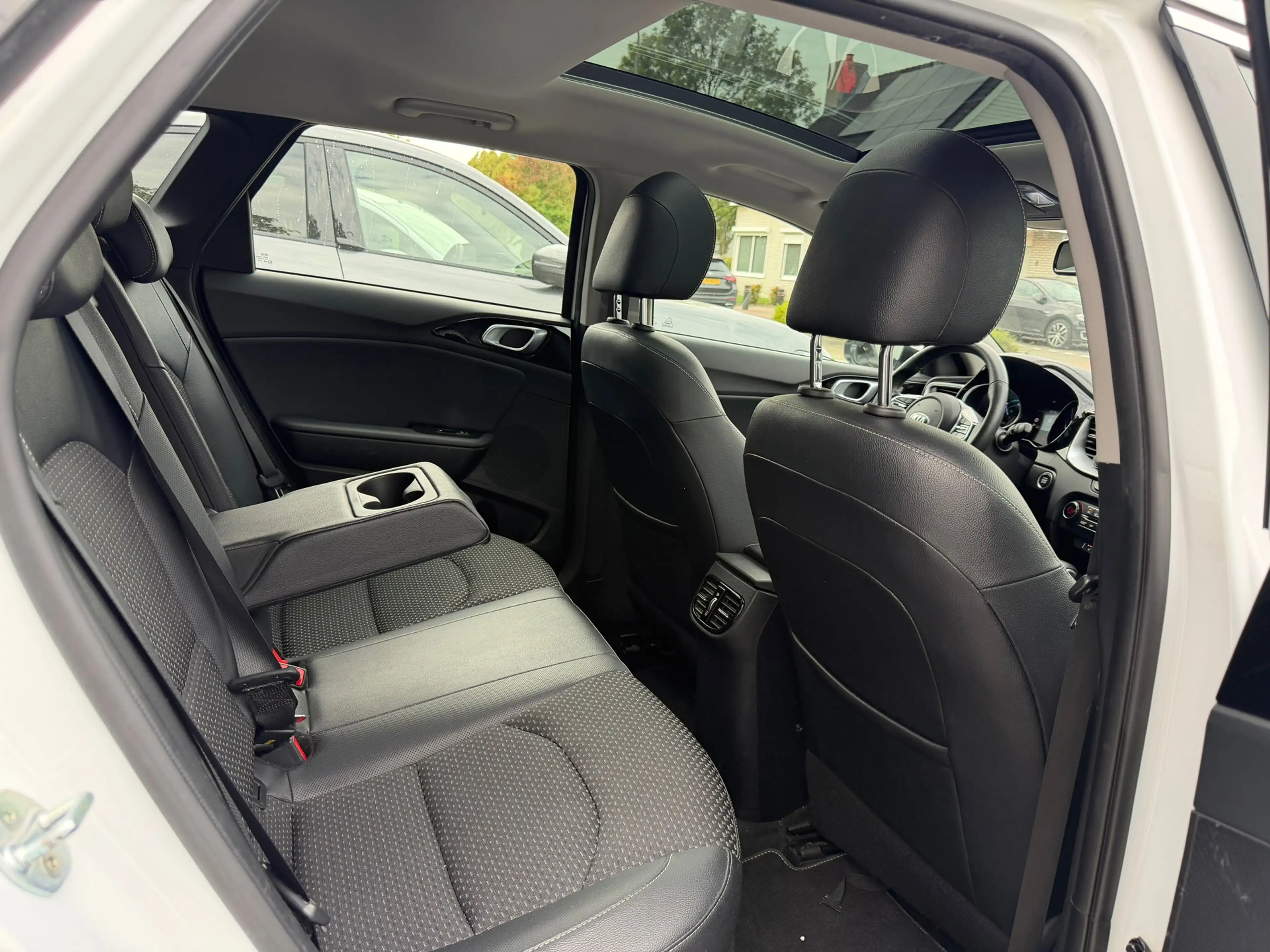 Kia Ceed SW / cee'd SW Sportswagon 1.6 GDI PHEV DynamicPlusLine TREKHAAK — photo 33