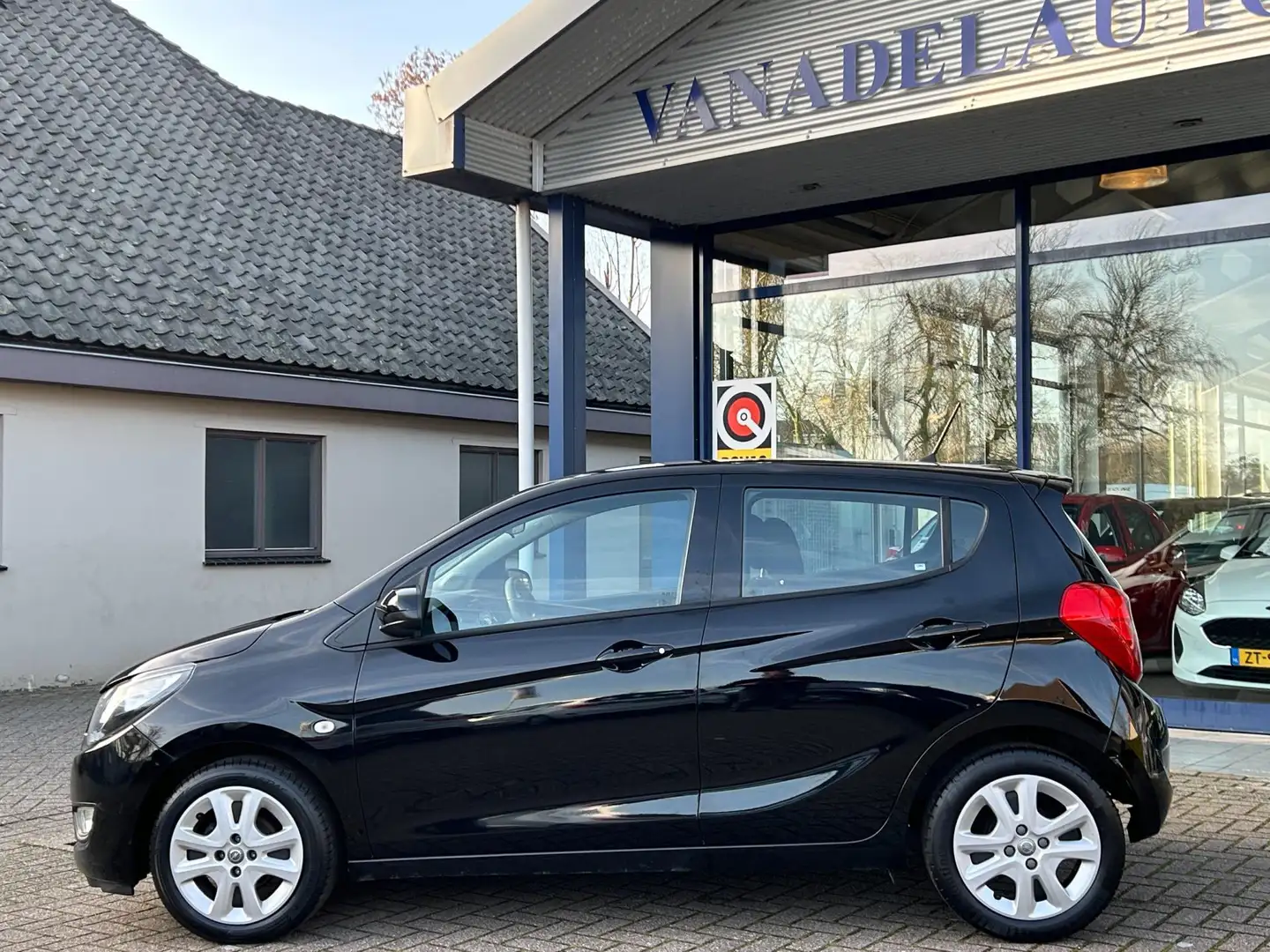 Opel Karl 1.0 ecoFLEX Edition Aut. Airco Park.Sens Cruise NA Zwart - 2