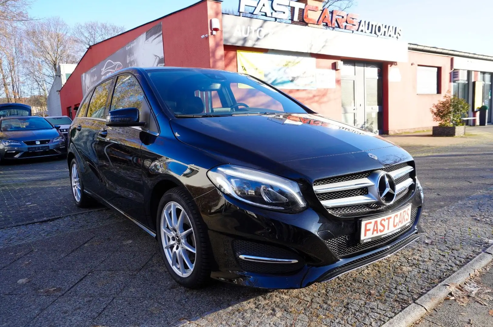 Mercedes-Benz B 220 4Matic Autm Navi Carplay Tempomat Klima SH Schwarz - 2