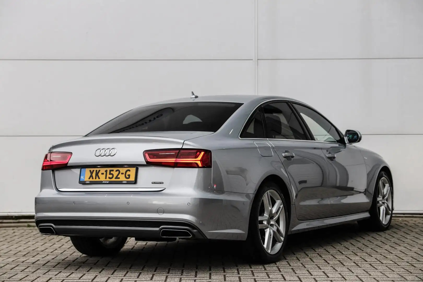 Audi A6 Limousine 2.0 TFSI 252pk S-tronic Quattro S-Line | Grijs - 2