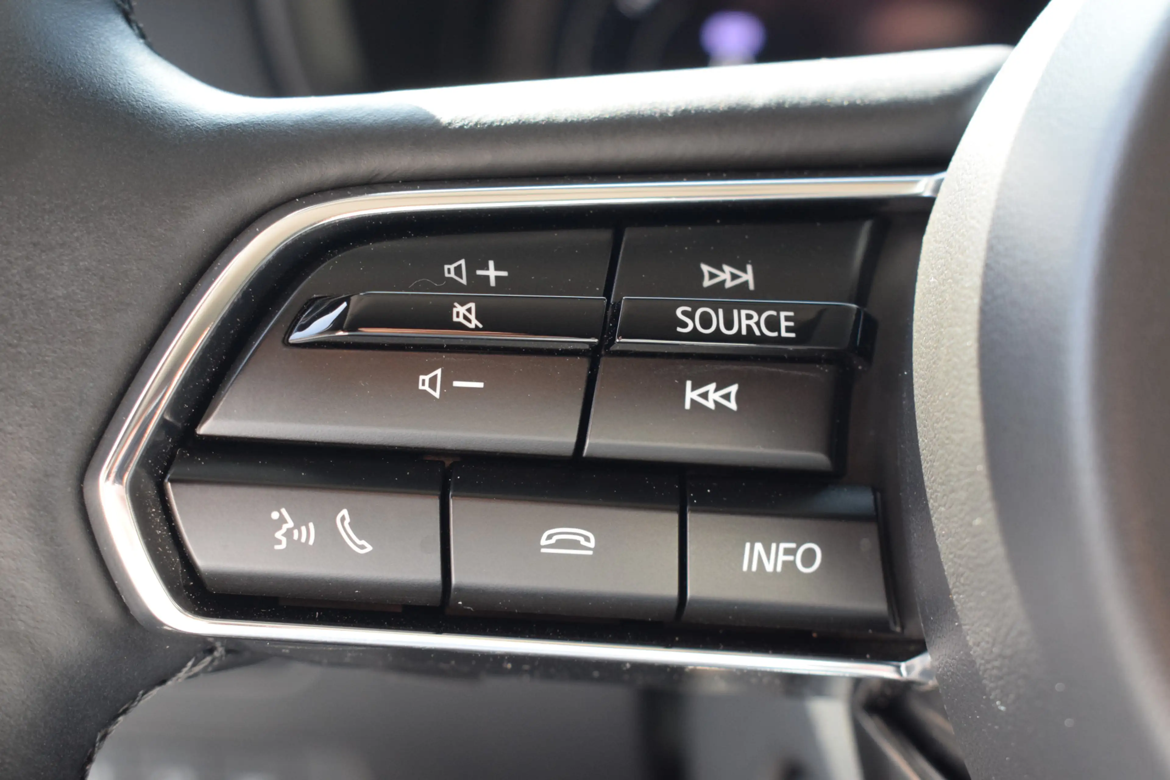 Mazda CX-60 2.5 e-SkyActiv PHEV Homura - Convenience & Sound P — photo 22