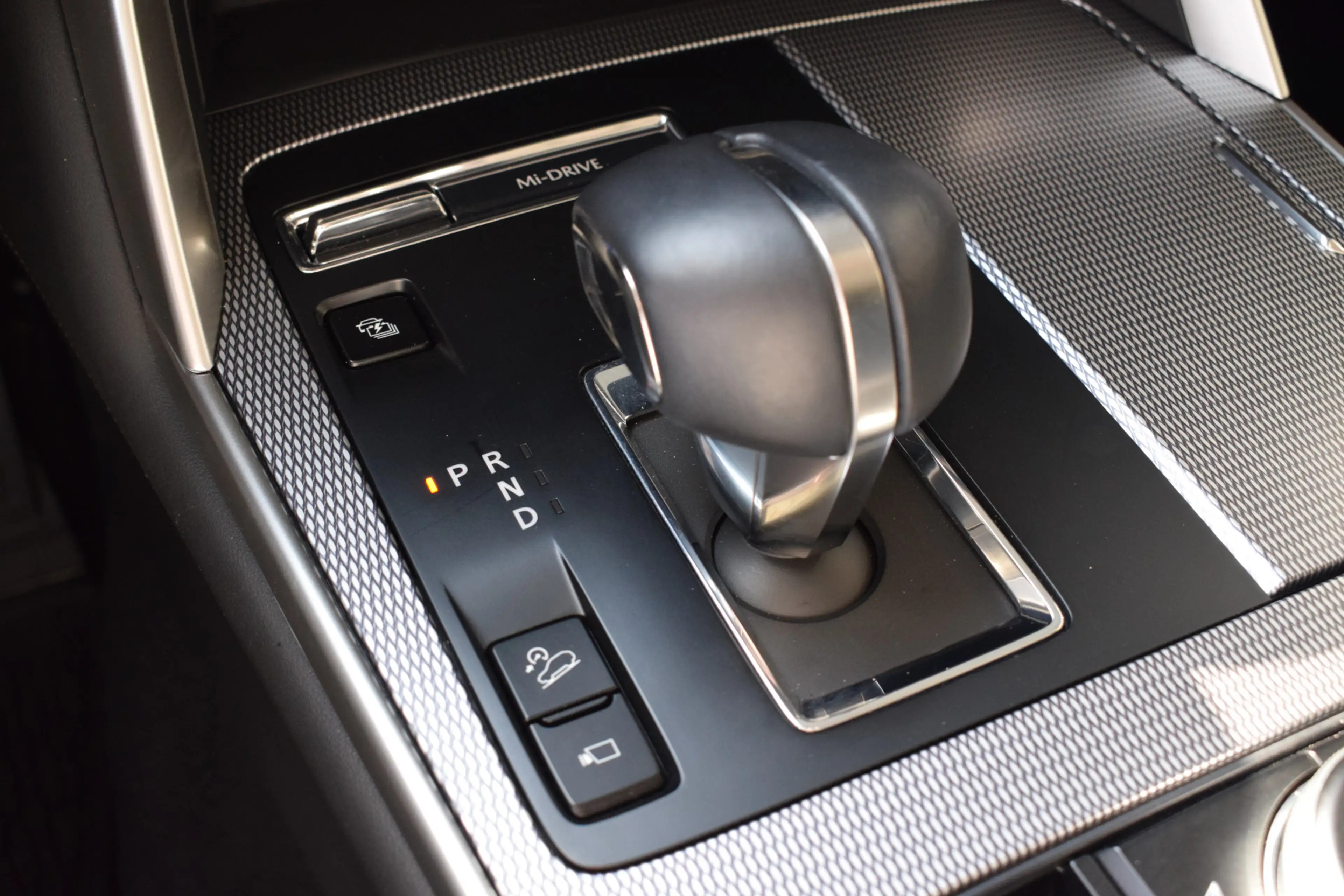Mazda CX-60 2.5 e-SkyActiv PHEV Homura - Convenience & Sound P — photo 28