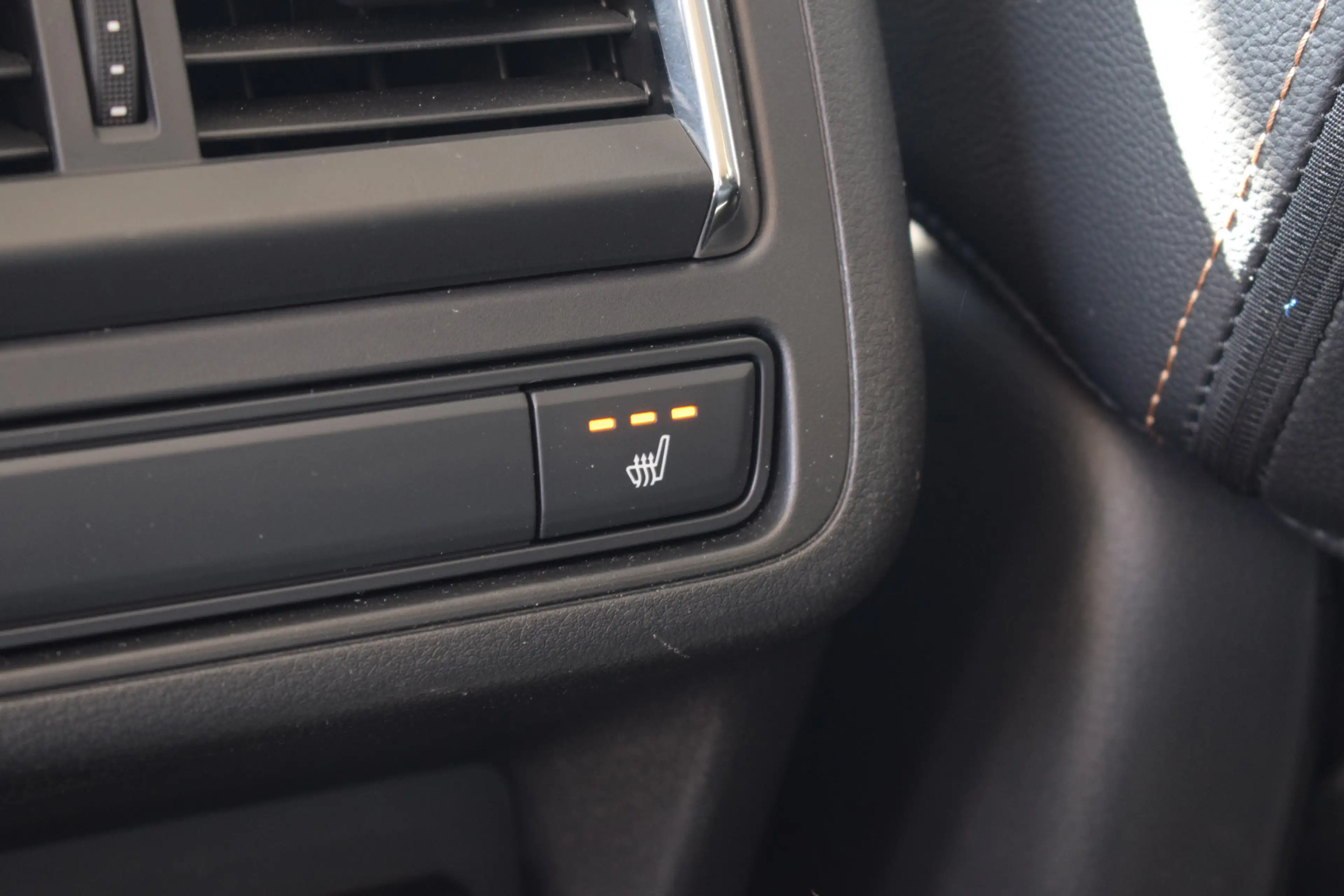 Mazda CX-60 2.5 e-SkyActiv PHEV Homura - Convenience & Sound P — photo 16