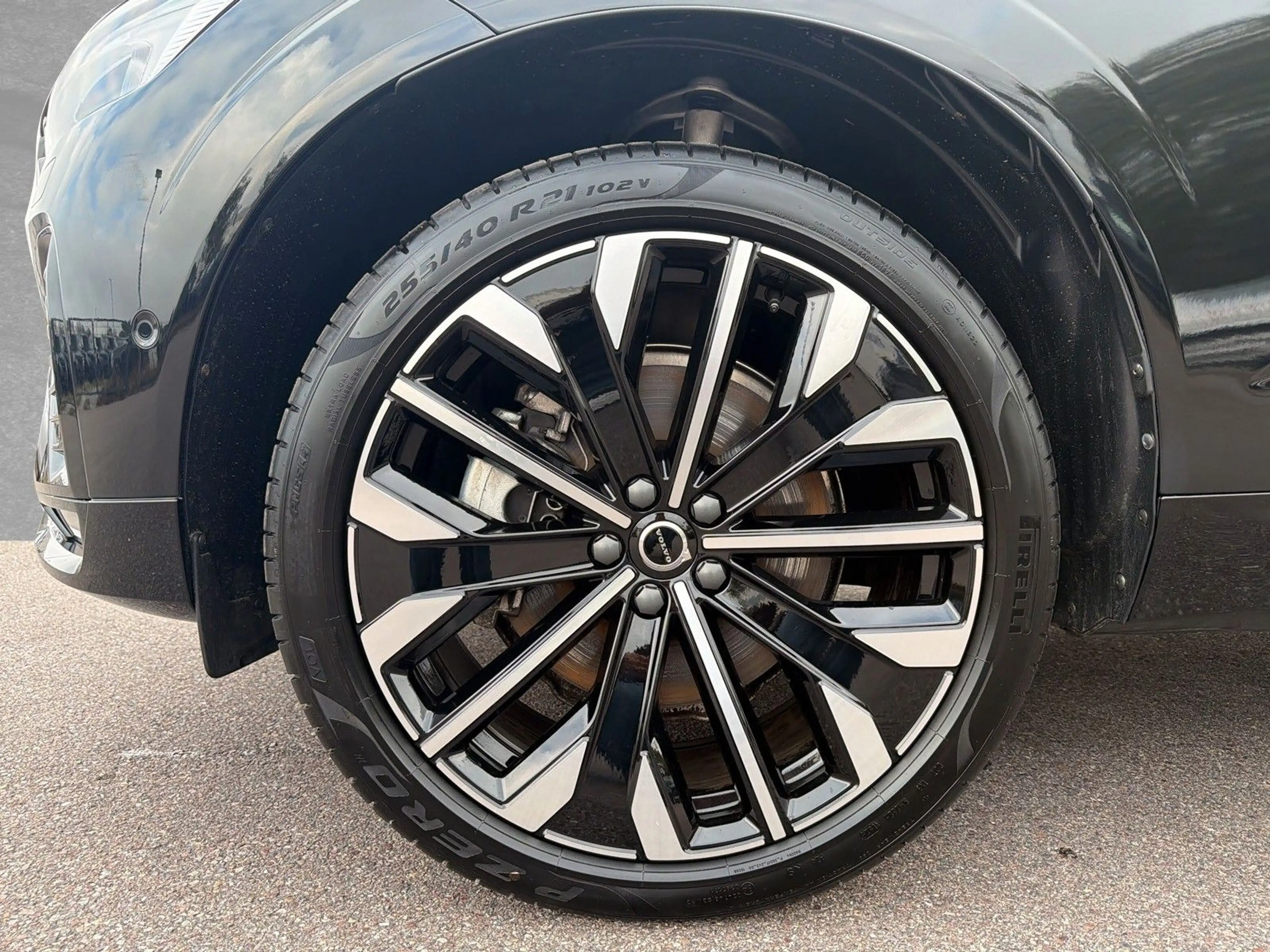 Volvo XC60 B5 AWD Mild-Hybrid Ultra Dark ACC BLIS HUD — photo 2