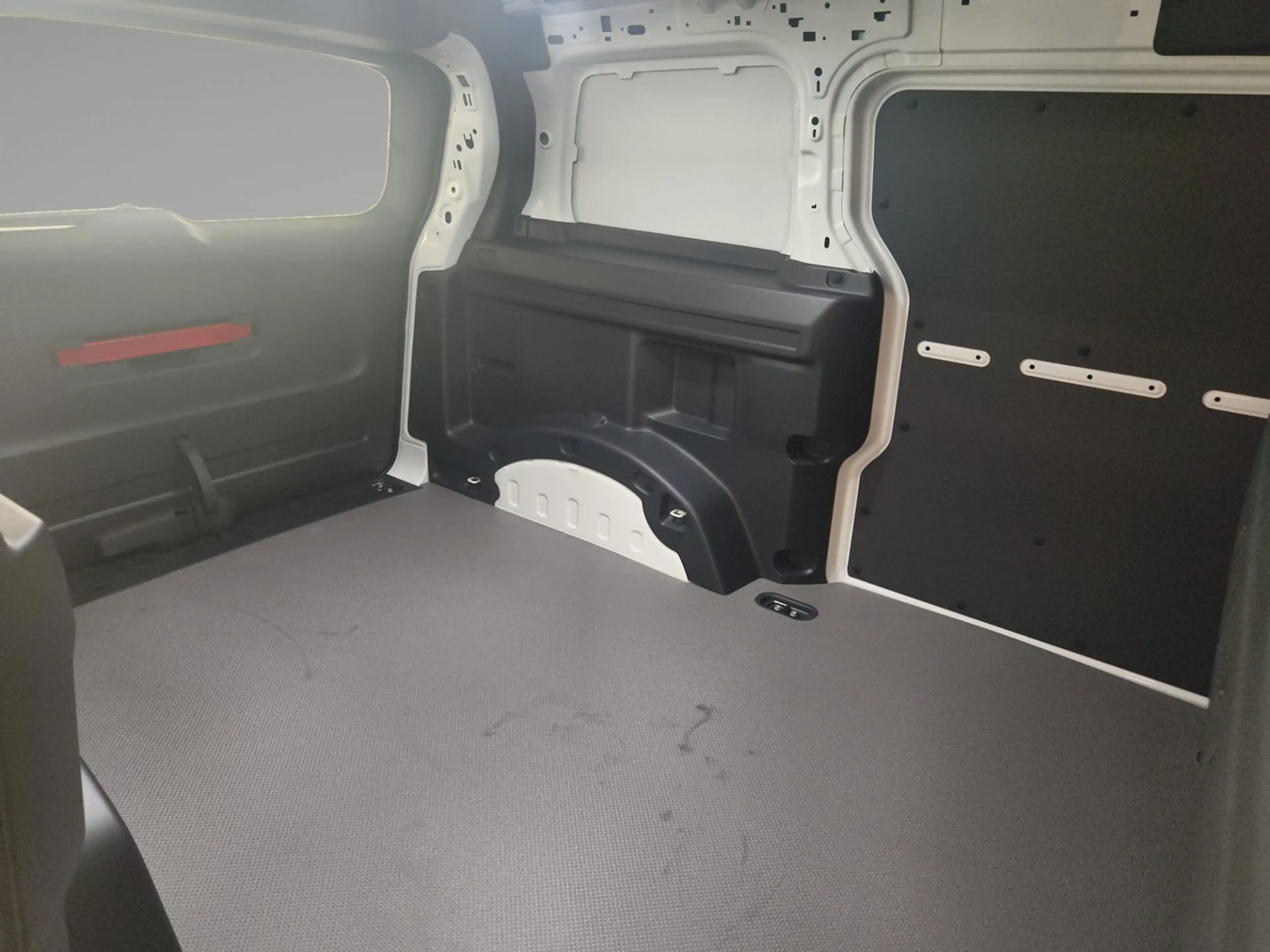 Volkswagen ID. Buzz VW ID. Buzz Cargo Pure Entry 140 kW — photo 19