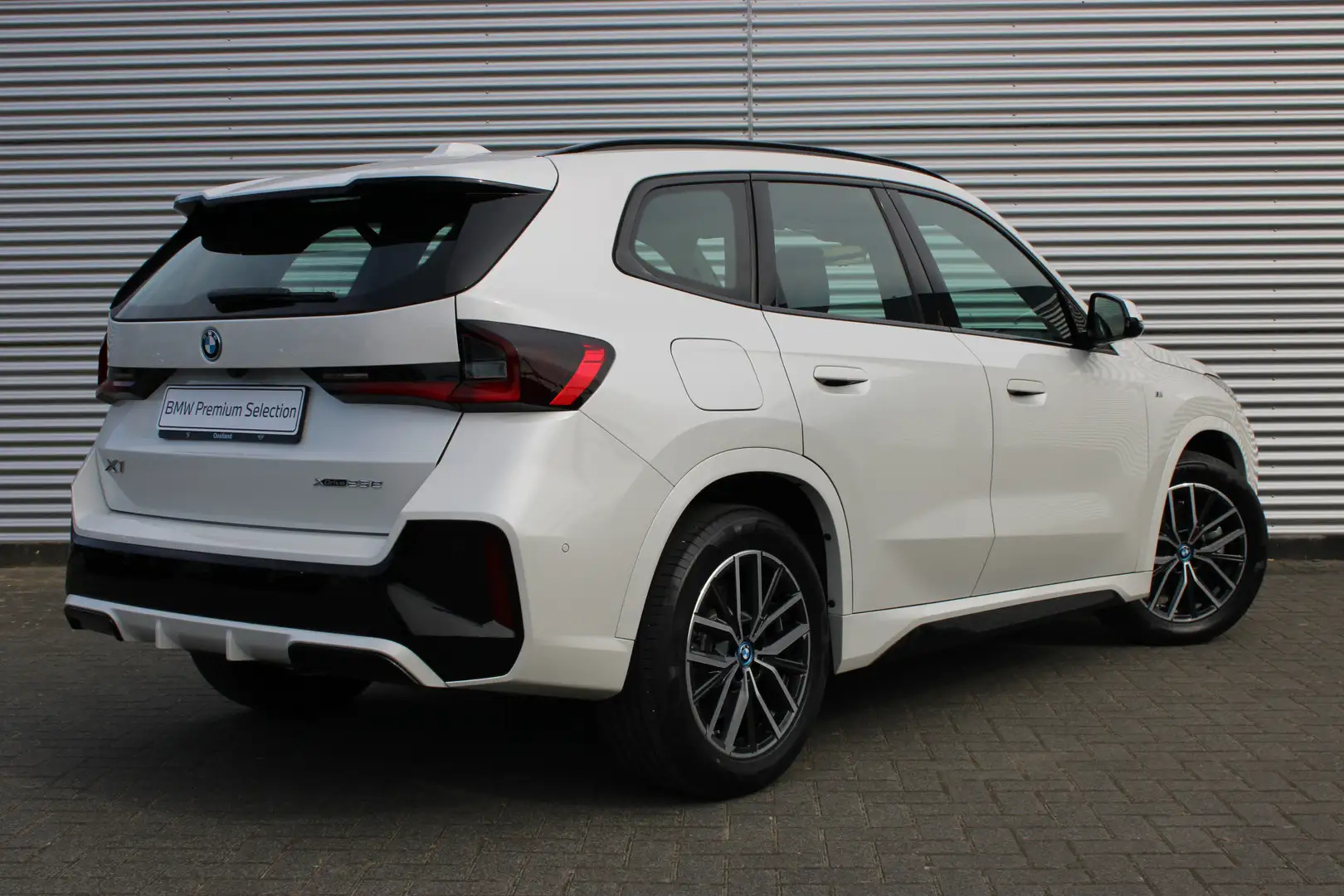 BMW X1 xDrive25e High Executive M Sport Automaat / Trekha Weiß - 2