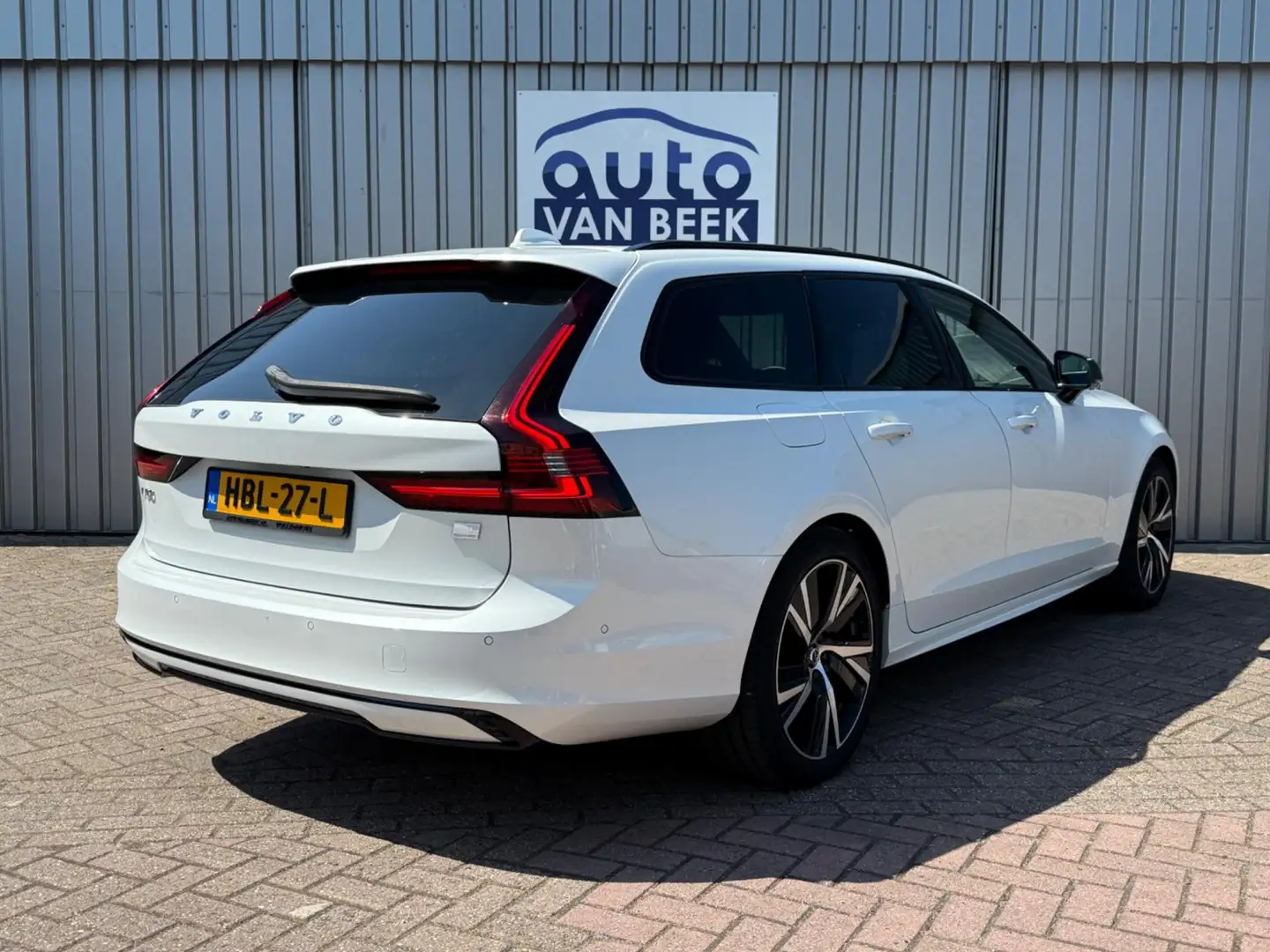 Volvo V90 2.0 T8 AWD R-Design|Facelift|Polestar|360|H+K audi Wit - 2