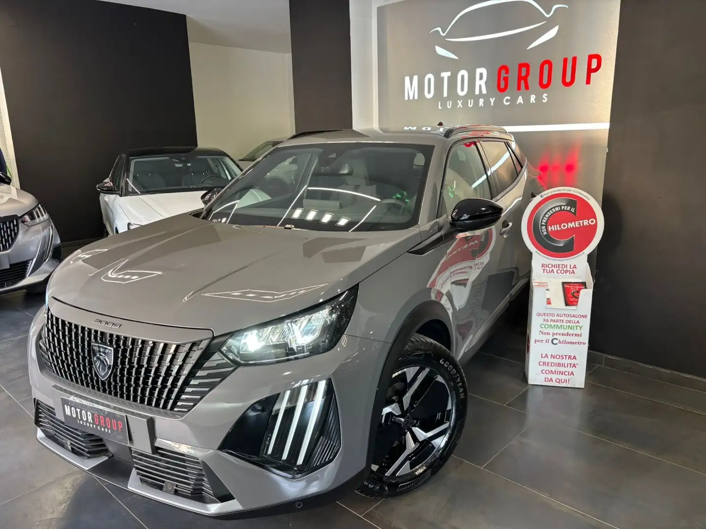 Peugeot 2008 PureTech 100 S&S Allure Grau - 1