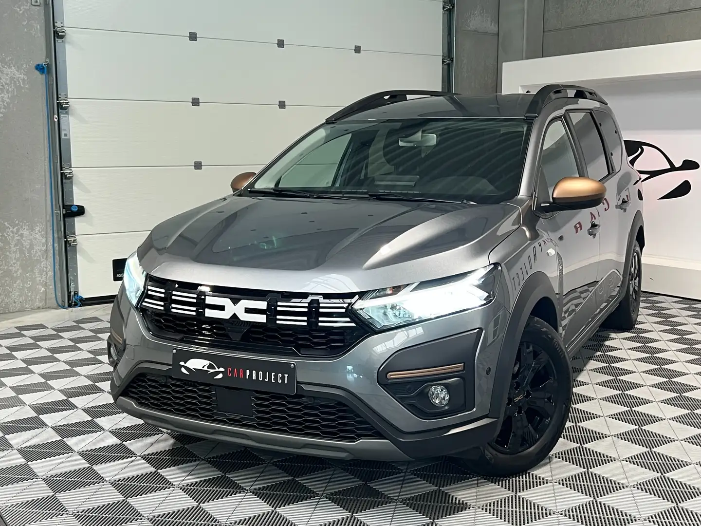 Dacia Jogger Jogger 1.0 Eco-G Extreme 7PLACES/LED/GPS/CARPLAY/ Gris - 1