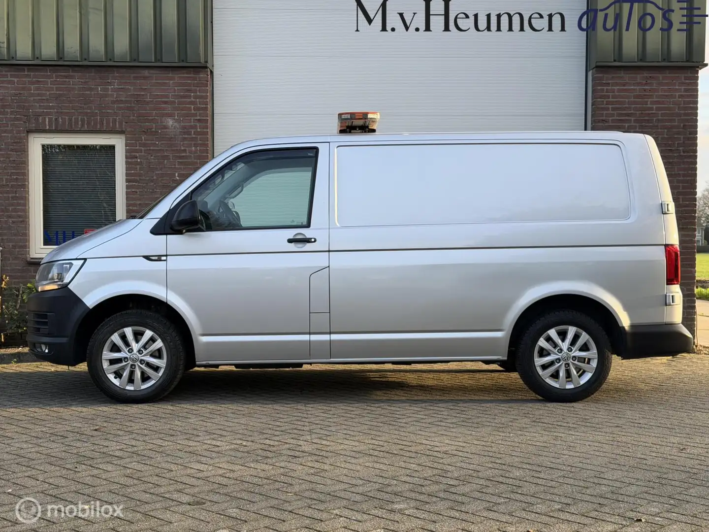Volkswagen T6 Transporter 2.0 TDI Highline 3-Zits Cruise Trekhaak Navigatie Silber - 2