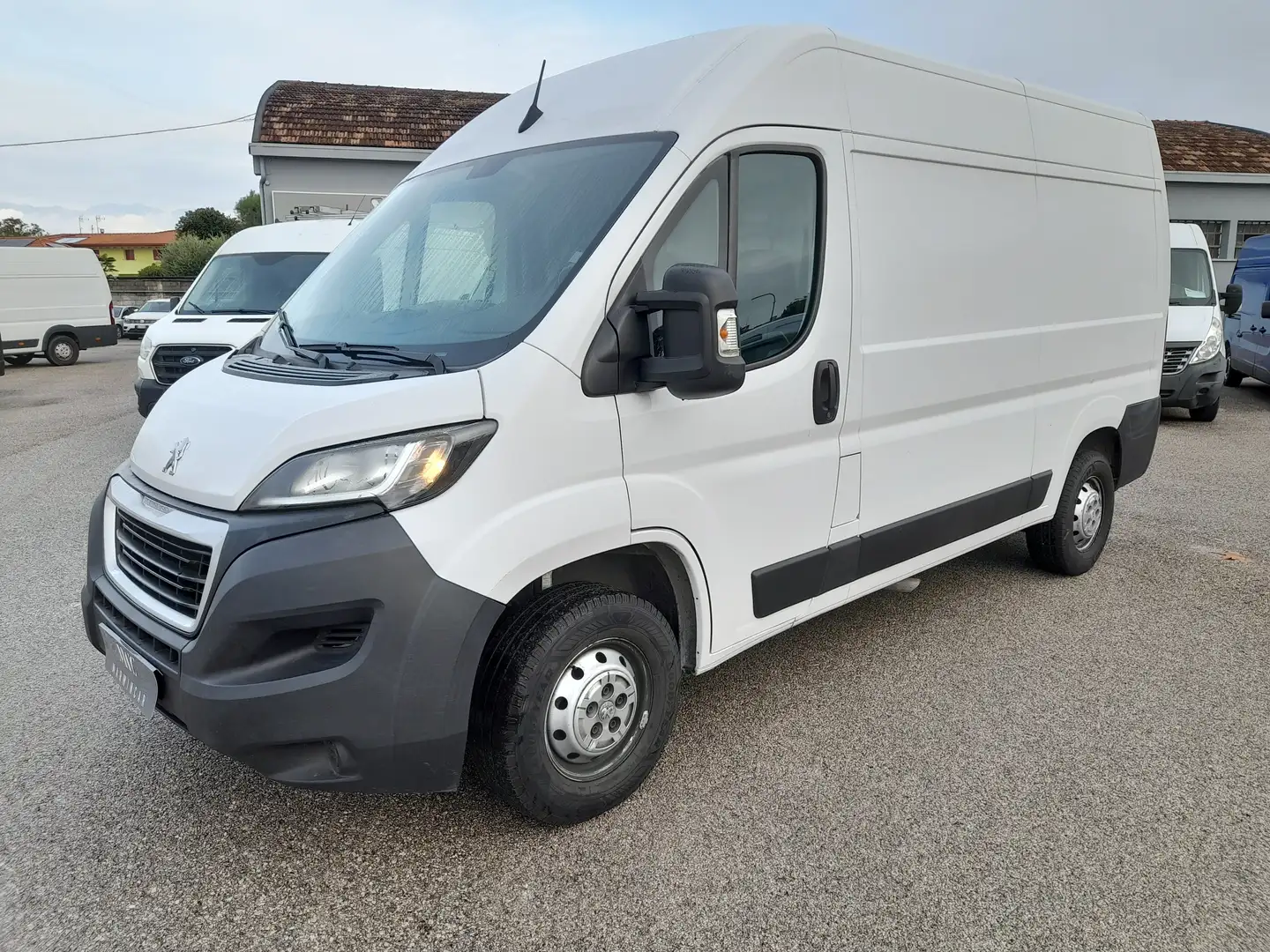 Peugeot Boxer 335 L2H2 2.2 BlueHDi 140cv S&S EURO 6D-TEMP Blanc - 1