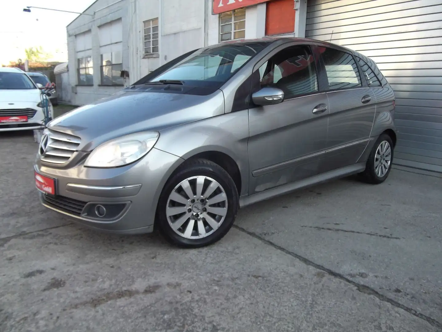 Mercedes-Benz B 200 Grau - 1